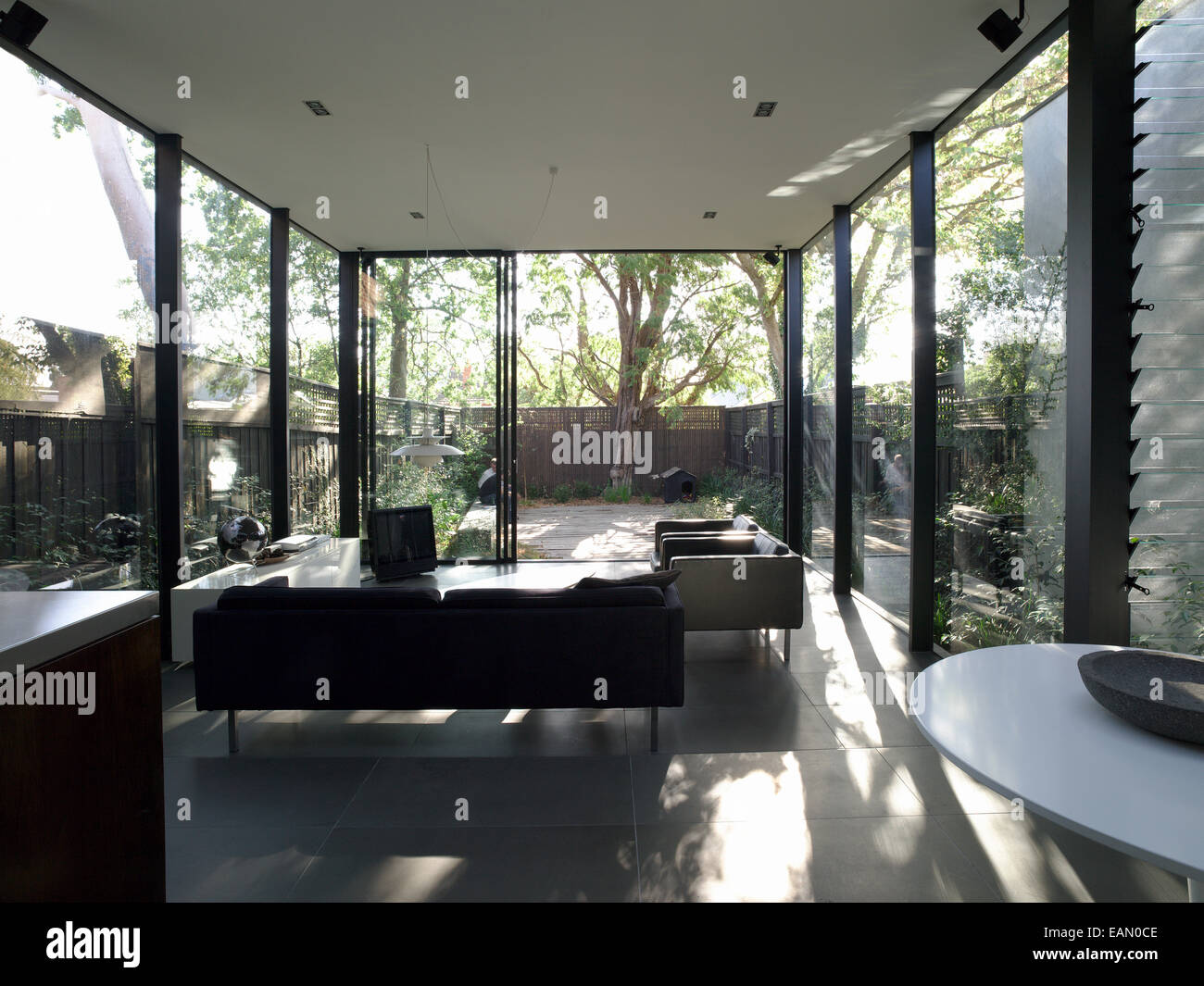 schiebetur garten, blick durch volle länge offene schiebetür vom wohnzimmer zum garten, Design ideen
