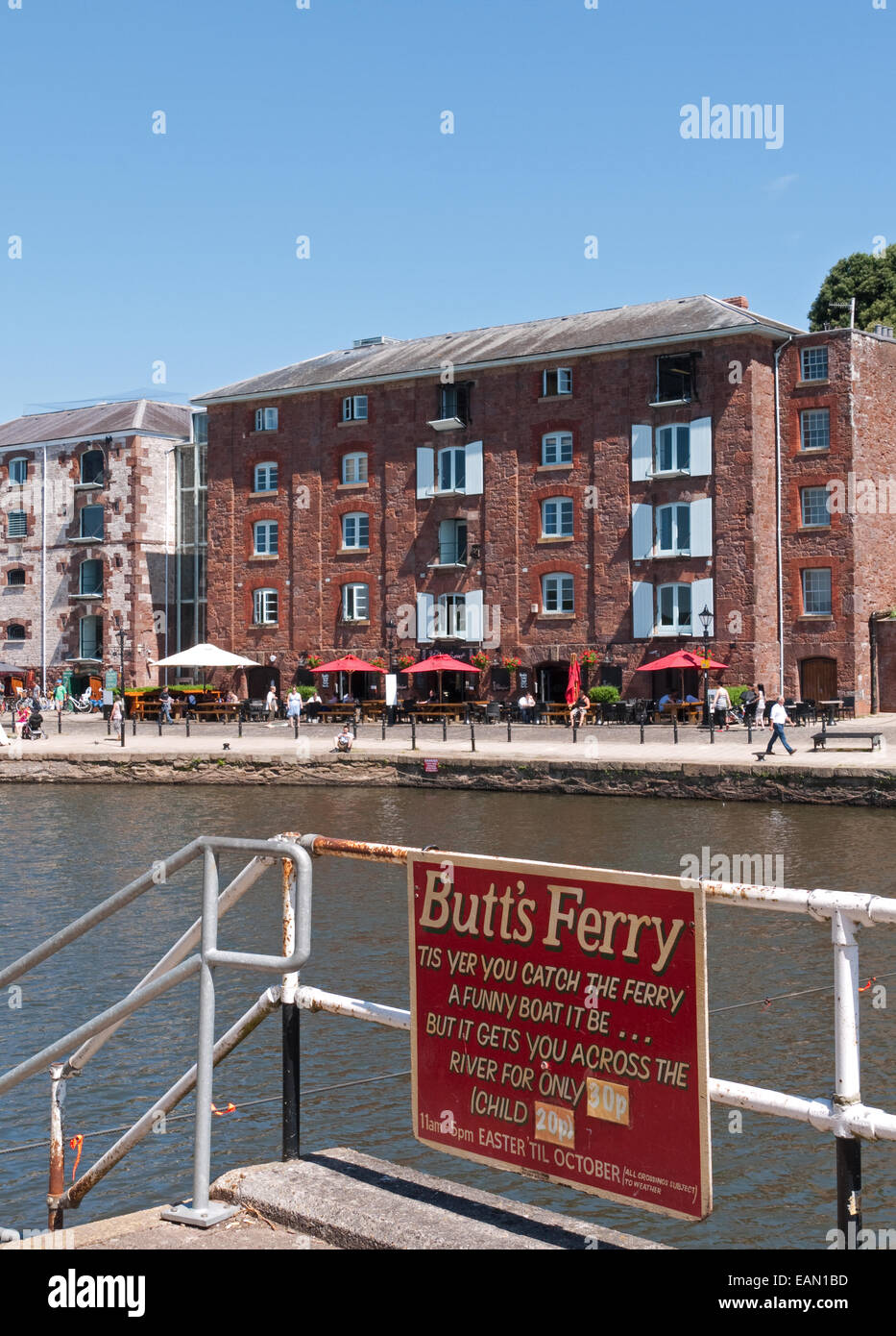 Historischen Kai von Exeter City, mit dem Zeichen für den Menschen angetrieben Butts Ferry, Exeter, Devon, England Stockfoto