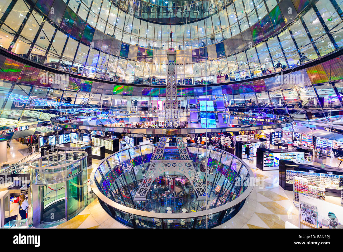 Einkaufen In Berlin Galeries Lafayette befindet sich auf der Friedrichstraße, Einkaufen in