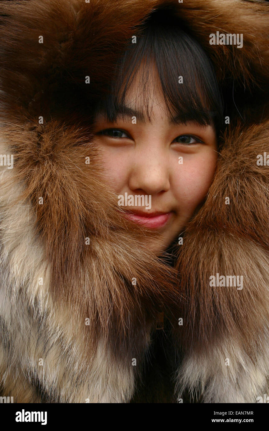 Porträt von Yupik Native Alaskan Mädchen in der Nähe von Kwethluk Alaska Stockfoto