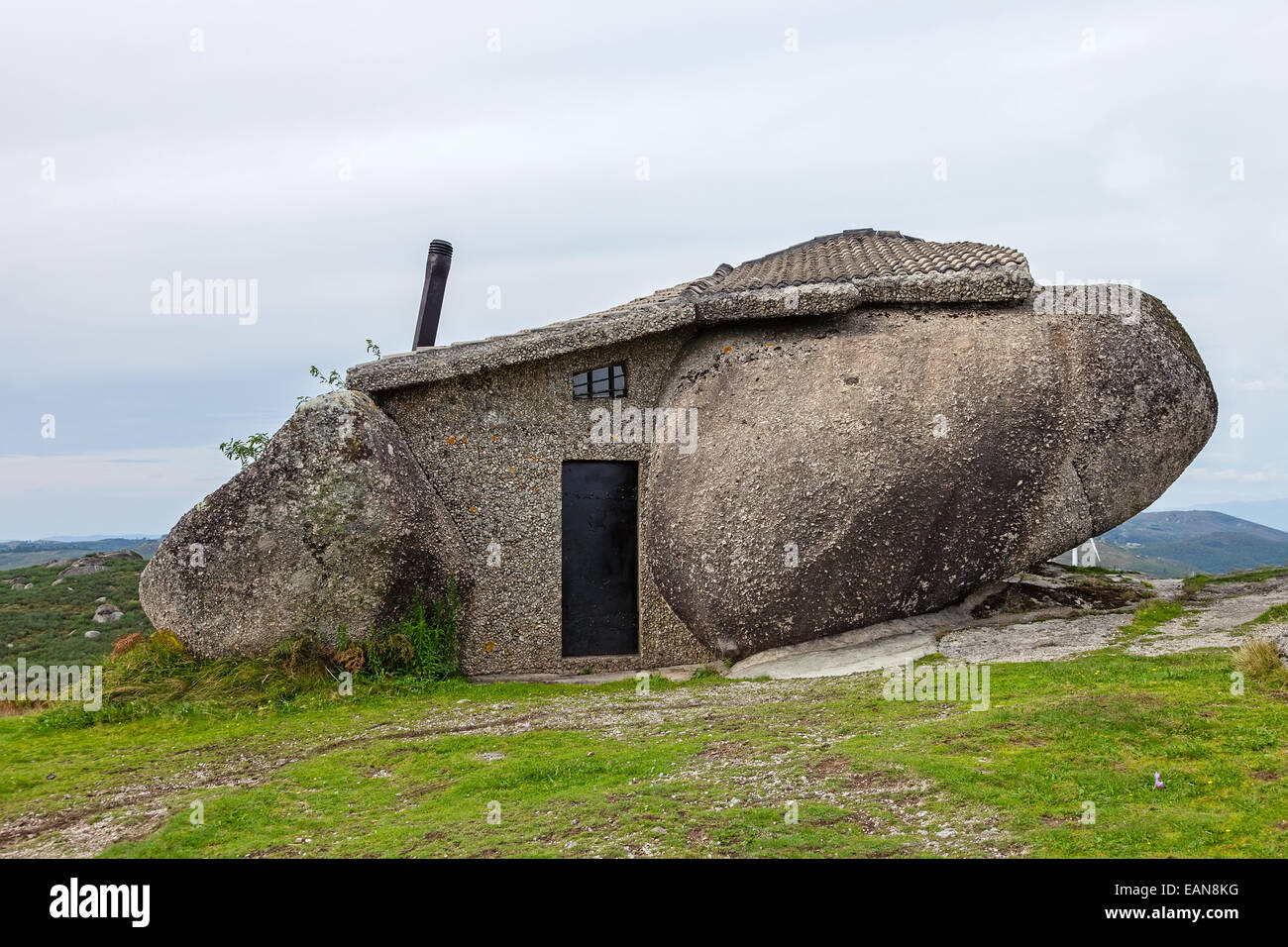 Casa Penedo Ein Haus Zwischen Den Riesigen Felsen Gebaut Als