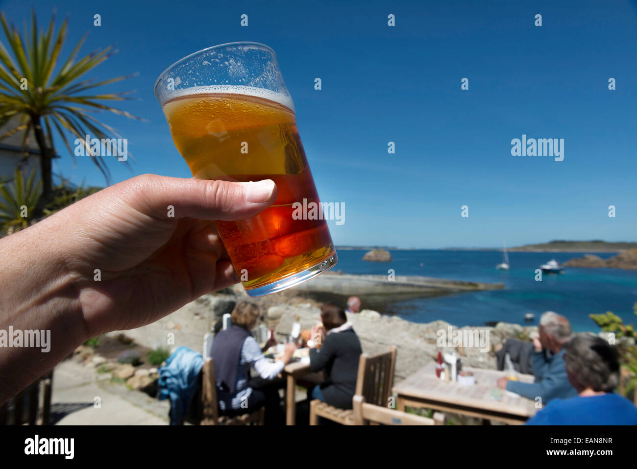 Die Turks Head Pub in der malerischen Küstenstadt Kulisse des Kais, St. Agnes. Die Isles of Scilly. Stockfoto