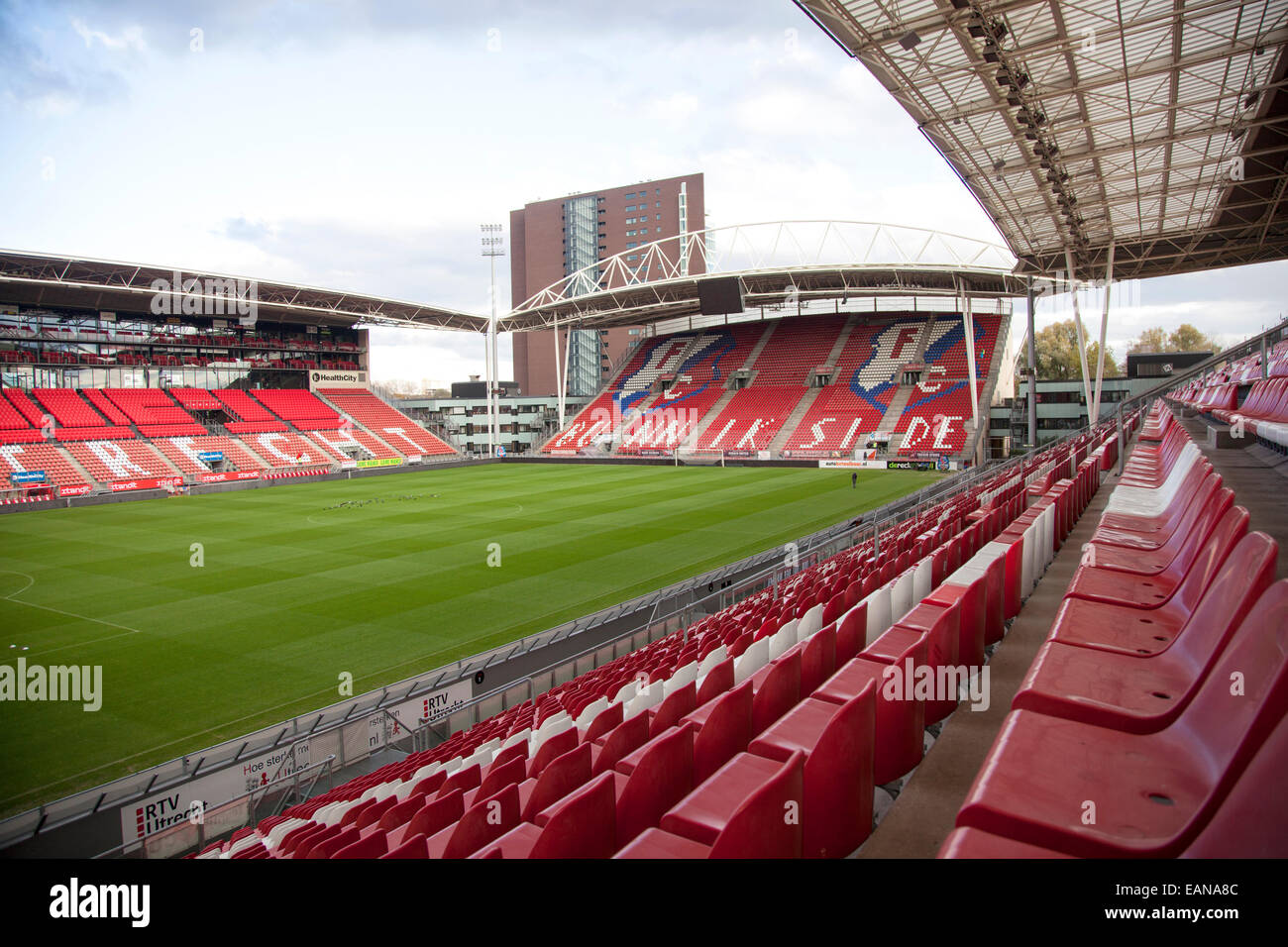 leere Stadion des Fußball-Club fc Utrecht in den Niederlanden mit Platzwart Stockfoto