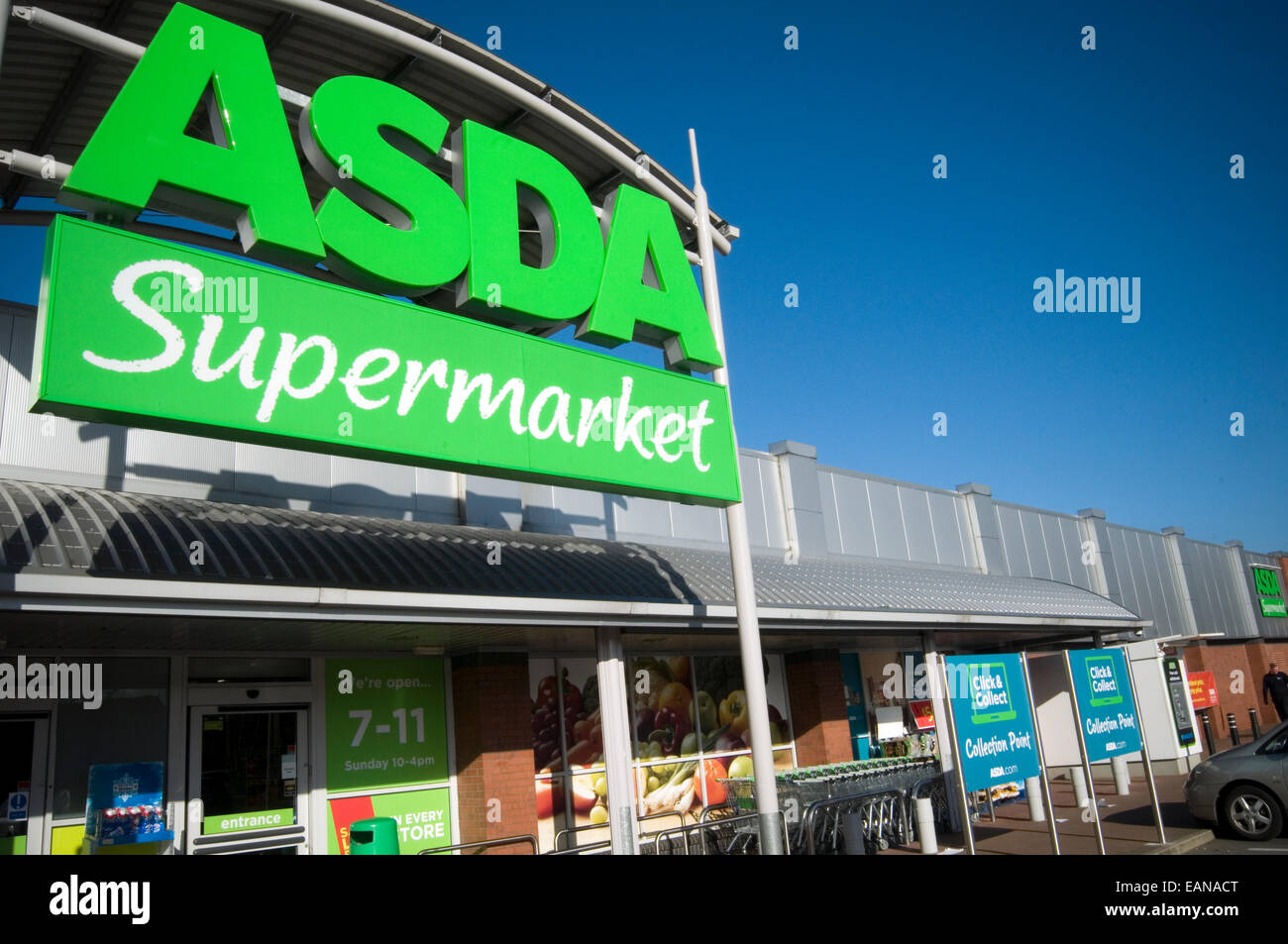 ASDA Supermarkt Supermarkt Kette Walmart Supermarkt Märkte SB-Warenhaus Superstore Superstores Großbritannien große großen Shop Markenshops Stockfoto