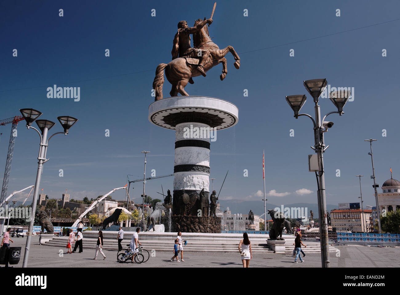 Der Krieger auf ein Pferd Statue, in der Regel dachte, Alexander der große darzustellen ist das wichtigste Symbol der Stadt Skopje Stockfoto