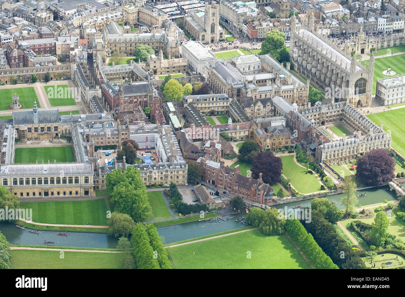 CAMBRIDGE UNIVERSITÄT AUS DER LUFT ZEIGEN DIE RÜCKSEITEN UND DIE HOCHSCHULEN. Stockfoto