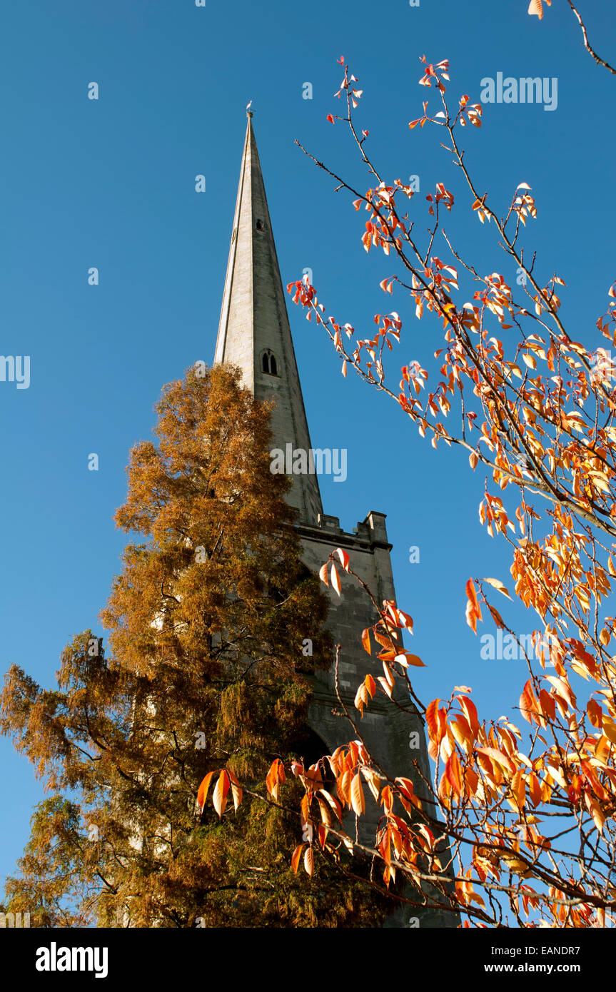 St.-Andreas Kirche im Herbst, Worcestershire, UK Stockfoto