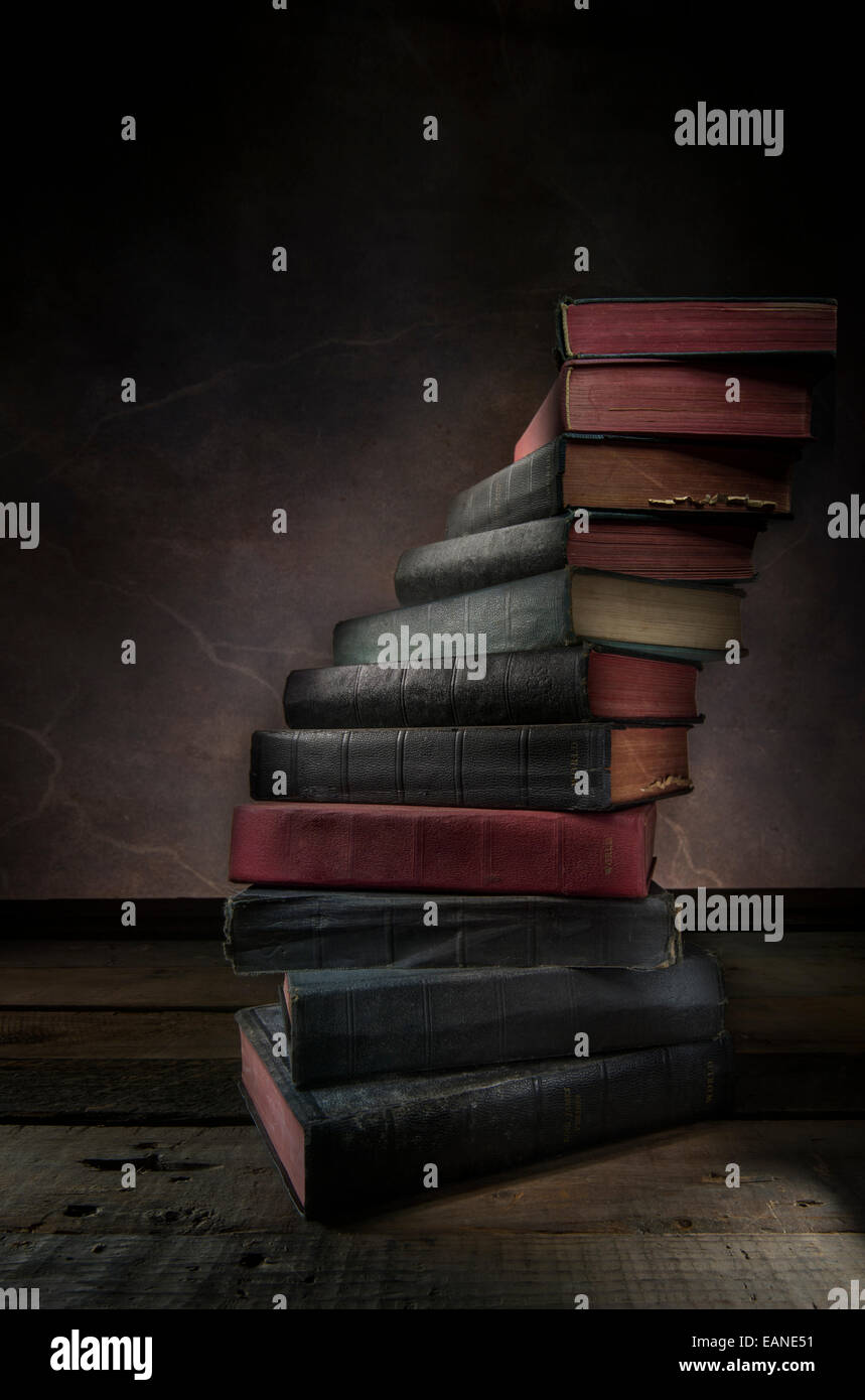 Bücher gestapelt als Treppe Stockfoto