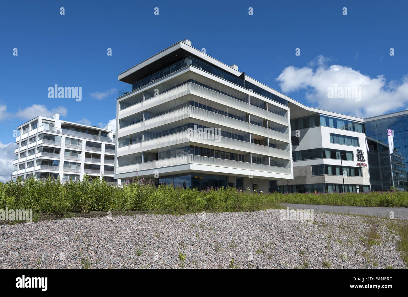 Hochmoderne Bürogebäude und Apartments befinden sich in Töölönlahti in Helsinki Stadtzentrum neben dem Bahnhof von Helsinki Stockfoto