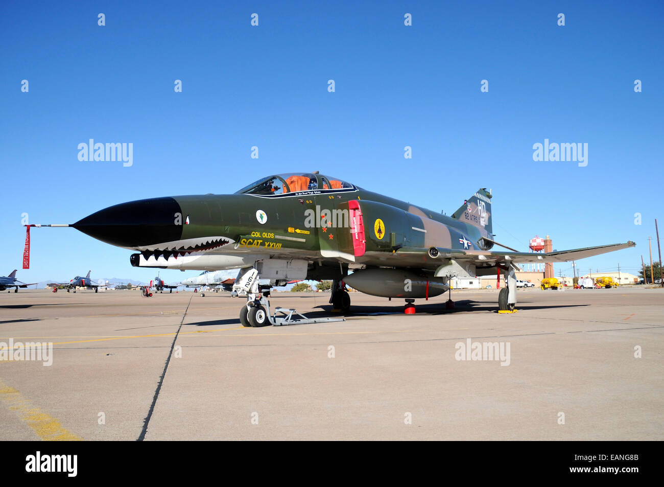 US Air Force QF-4 Phantom II mit Sharkmouth der 82. ATS auf der Rampe an der Holloman Air Force Base in New Mexico. Stockfoto