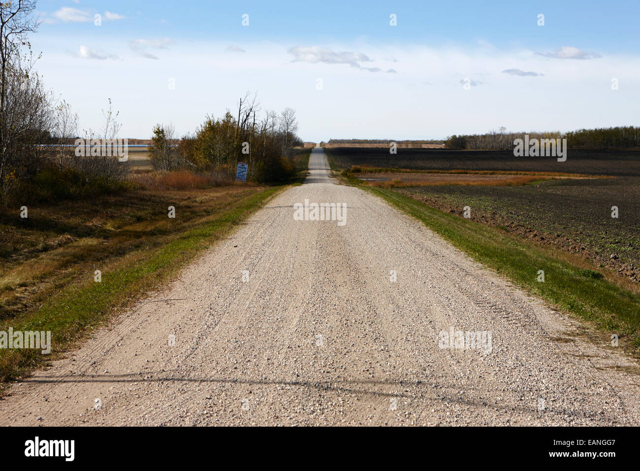 rau ländliche unbefestigte Schotterstraße in abgelegenen Saskatchewan Kanada Stockfoto