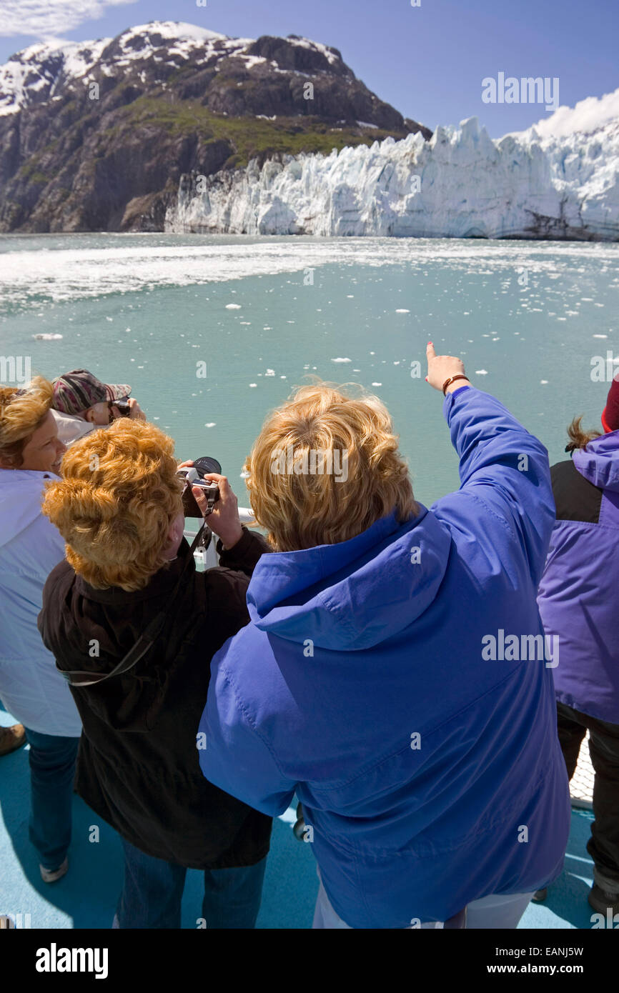 Touristen auf Tour Boot Ansicht Margerie Gletscher Glacier Bay Nationalpark südöstlichen Alaska Sommer Stockfoto