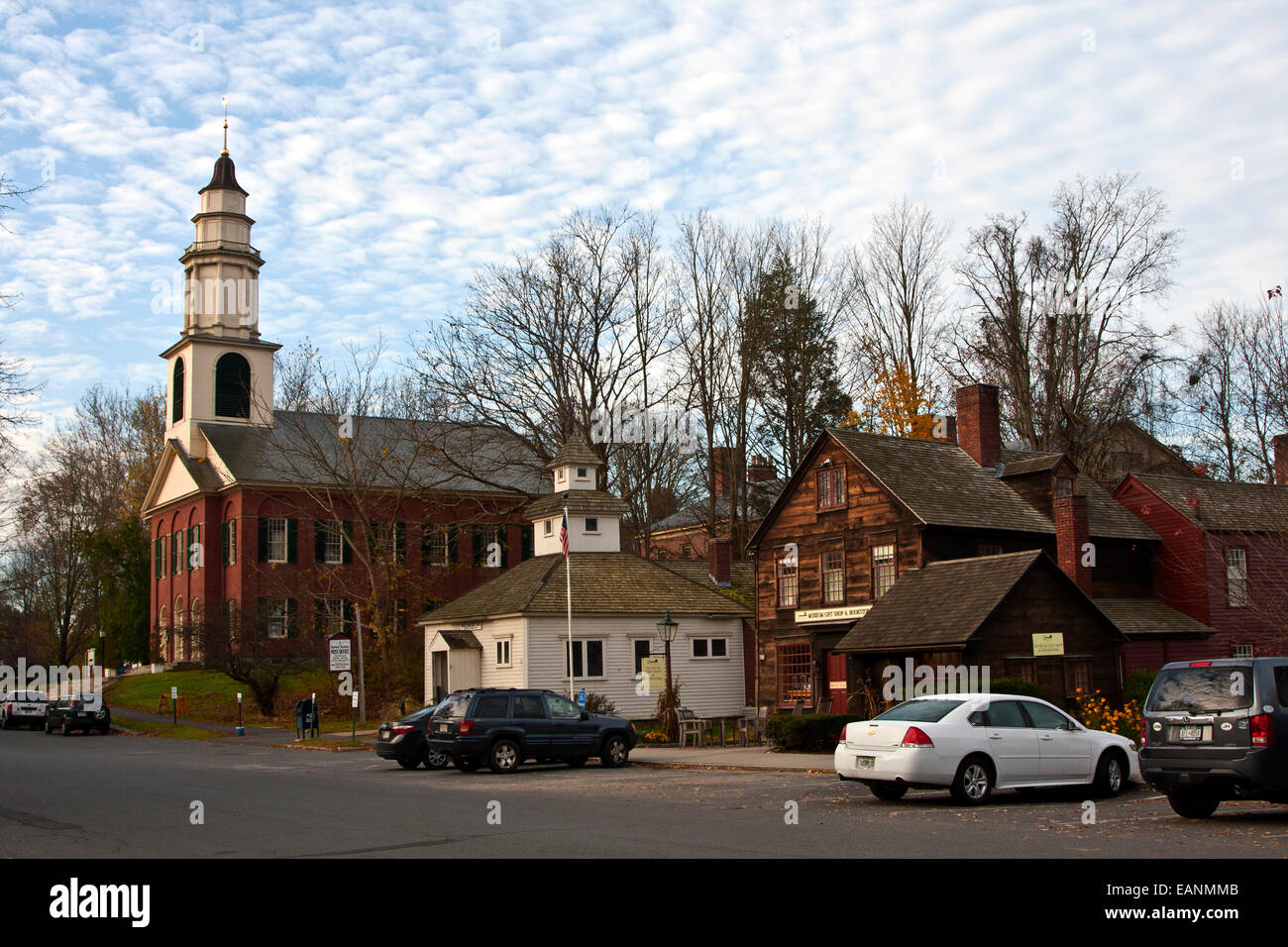 Deerfield, Massachusetts, historische Deerfield, Old Deerfield, erste Kirche der Deerfield und Stadt Postamt, treffen Haus Kopie Stockfoto