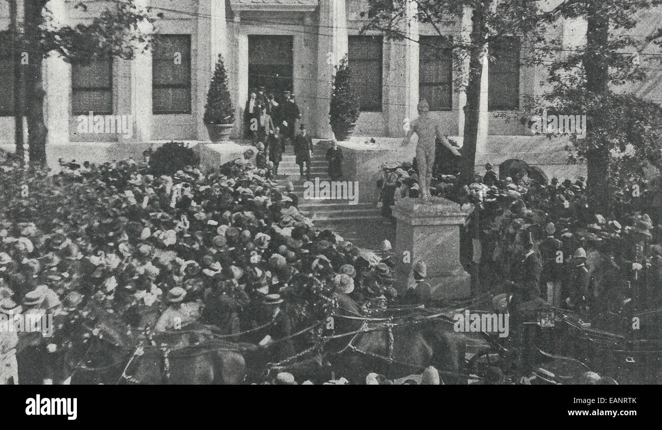 Präsident McKinley und seinen Begleitern verlassen das New York State Building an der Pan-American-Ausstellung am 5. September 1901, am Tag vor seiner Ermordung Stockfoto