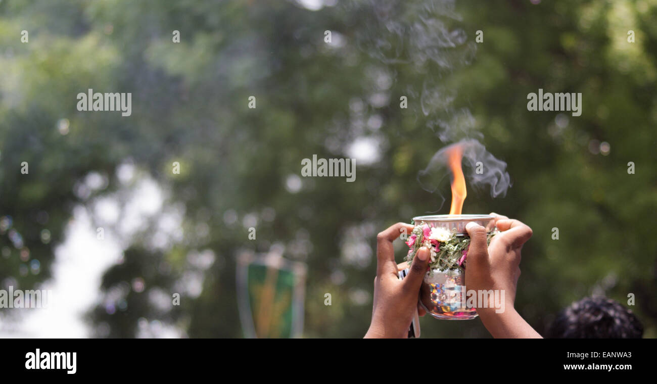 Ein Angebot der Flamme Stockfoto