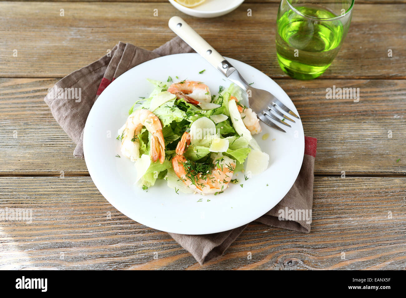Leckeren Salat mit Garnelen, Salat und Parmesan, Meeresfrüchte Stockfoto