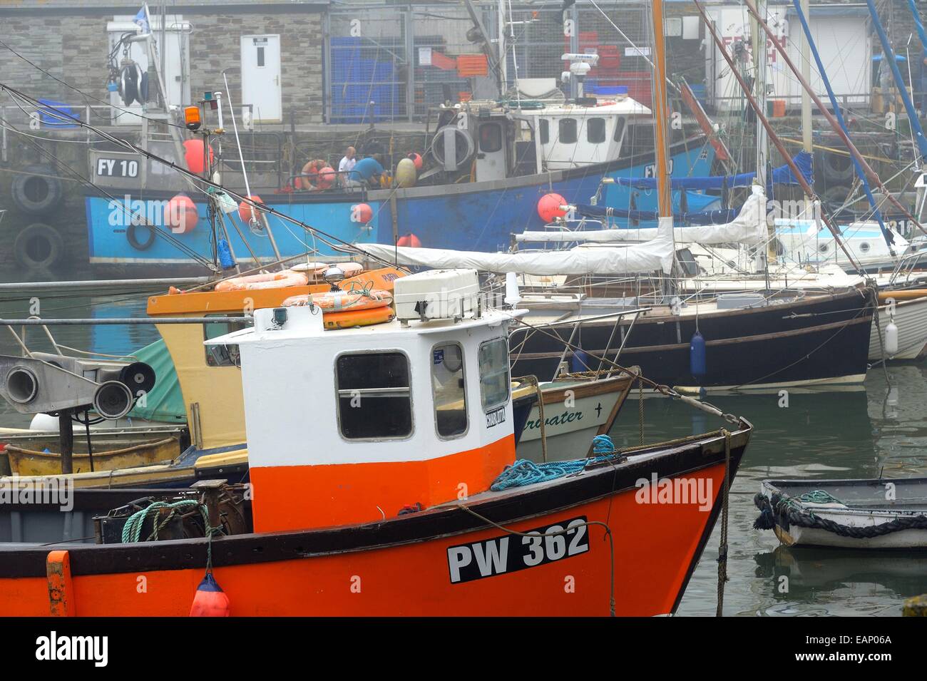 Angelboote/Fischerboote im Hafen von Mevagissey Cornwall England uk Stockfoto