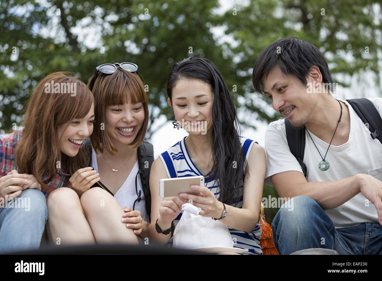 Gruppe von Freunden im Park. Stockfoto