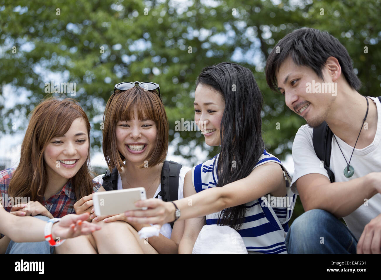 Gruppe von Freunden im Park. Stockfoto