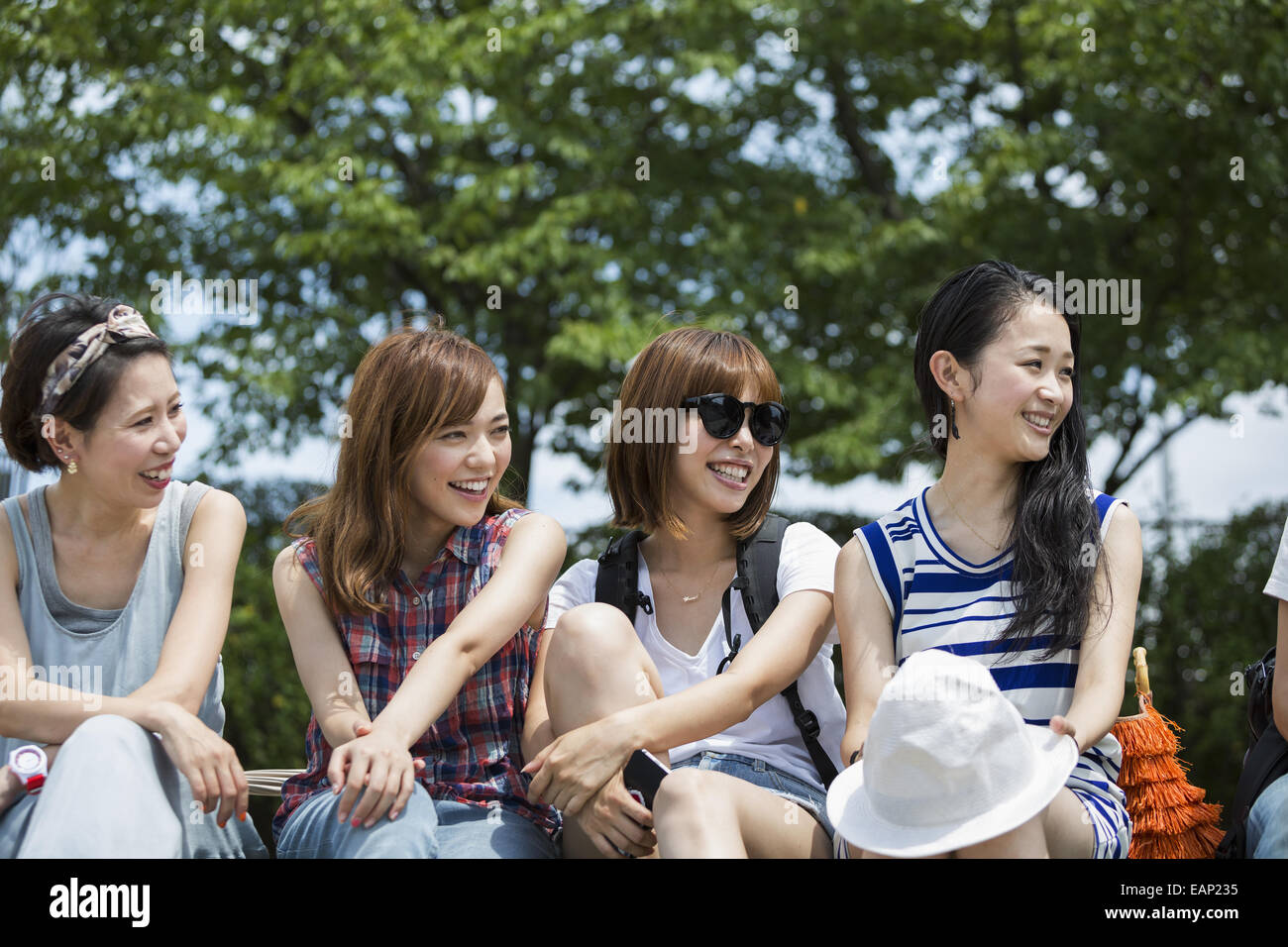 Gruppe von Freunden im Park. Stockfoto