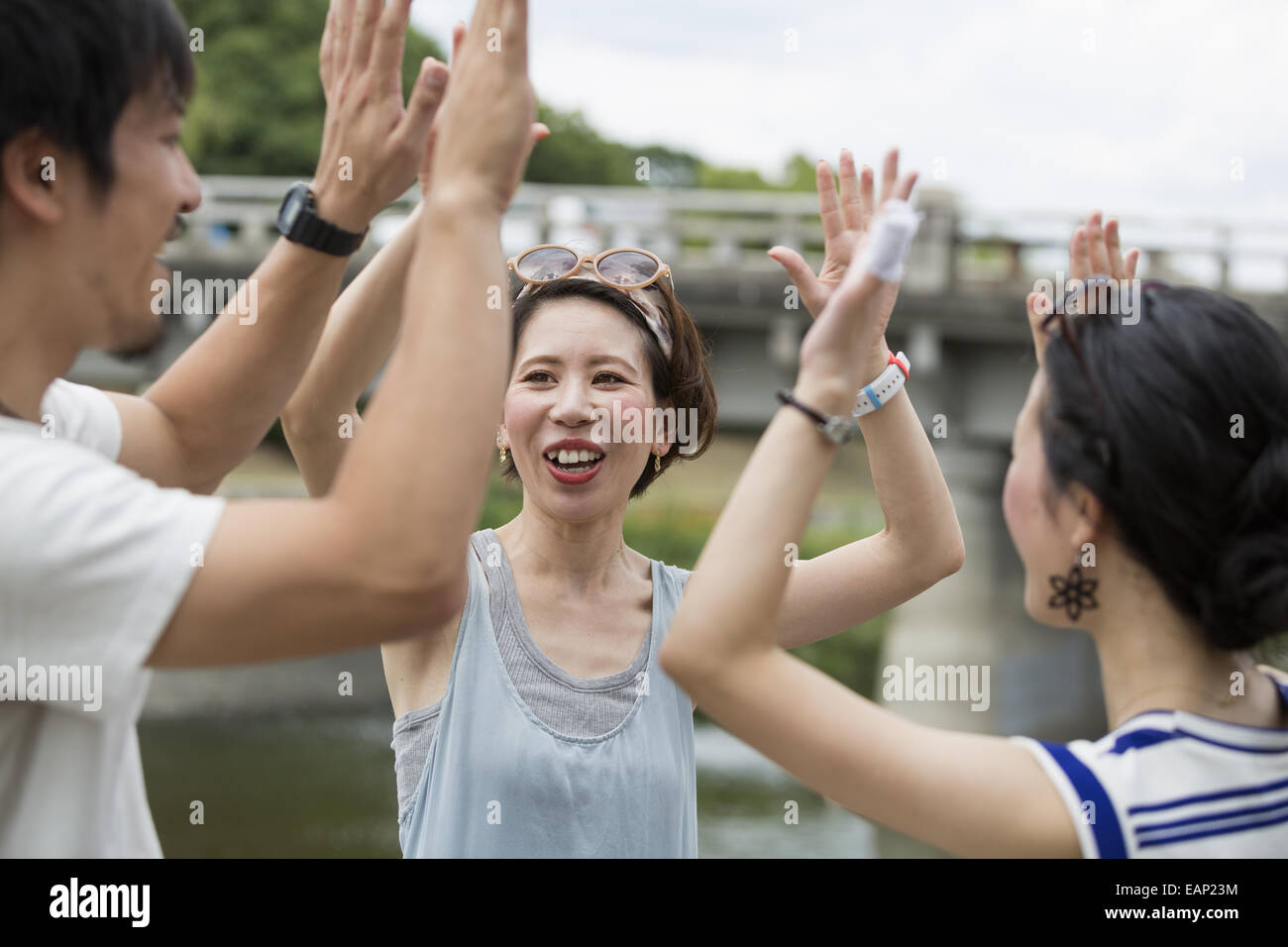 Gruppe von Freunden im Park. Stockfoto