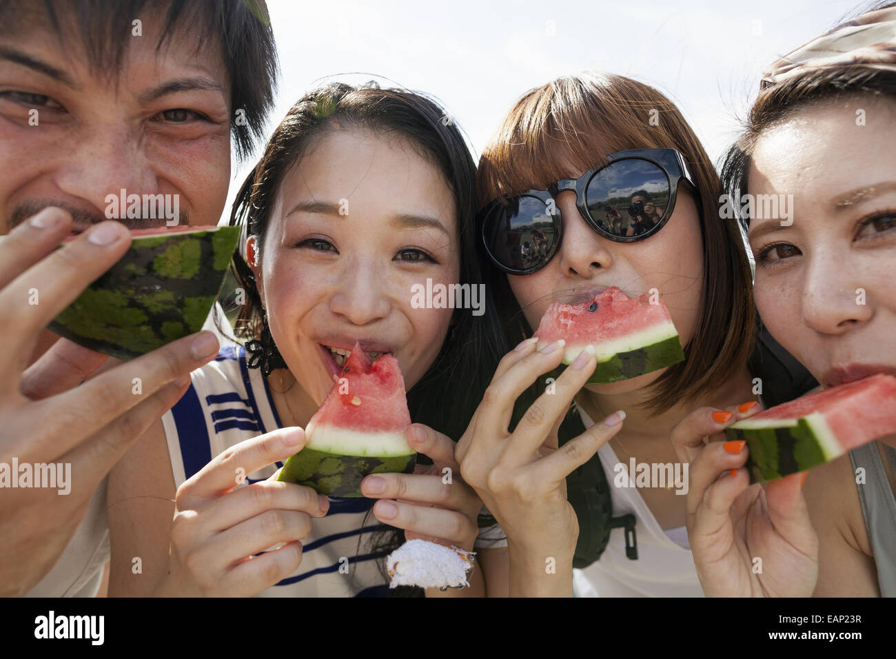 Gruppe von Freunden im Park. Stockfoto