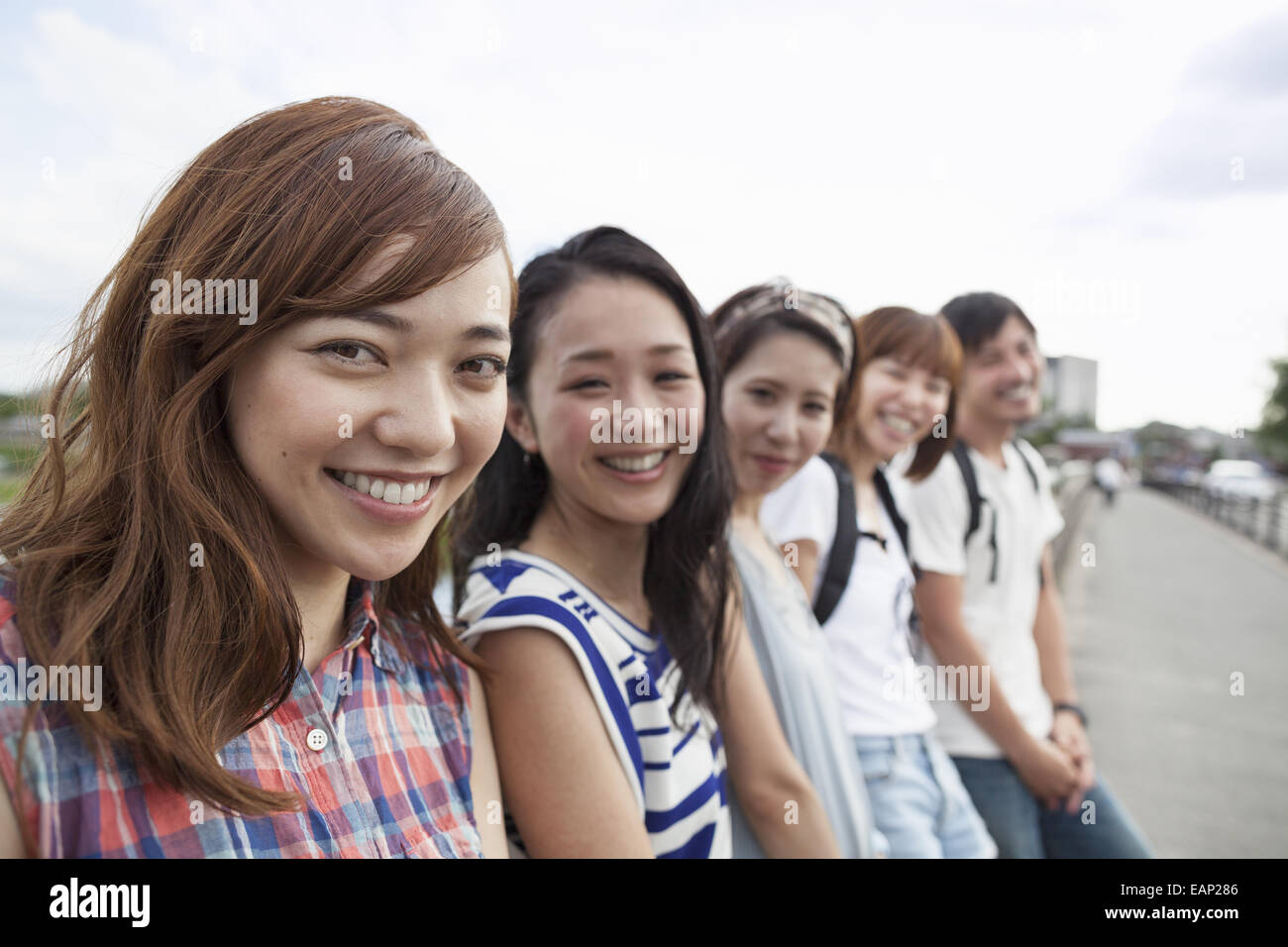 Gruppe von Freunden im Park. Stockfoto