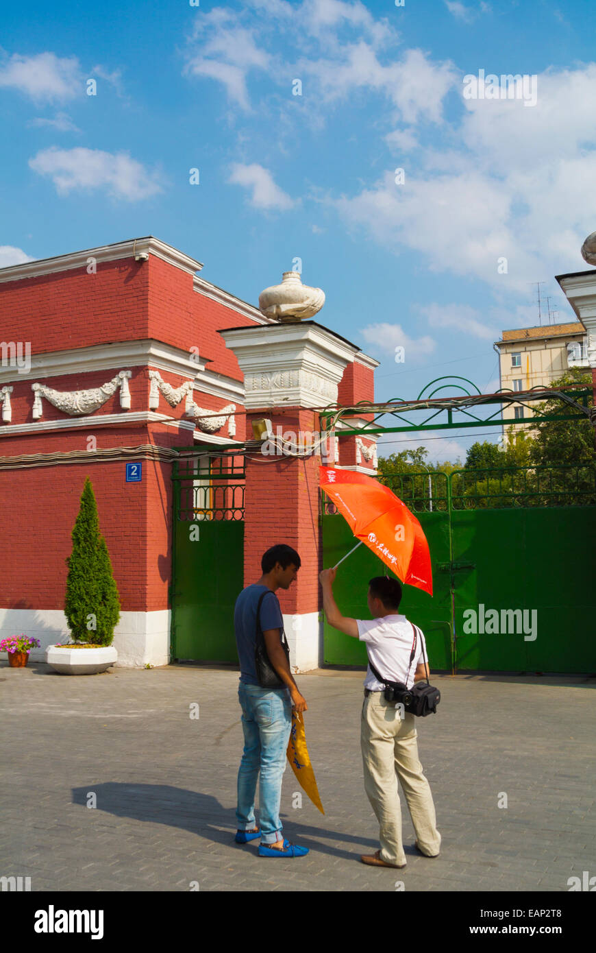 Touristen, Nowodewitschi-Friedhof, Moskau, Russland, Europa Stockfoto