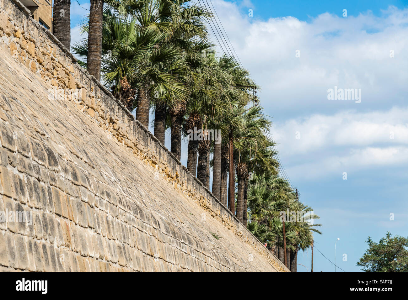 Mittelalterlichen venezianischen Mauer umgibt den inneren Teil der Stadt Nikosia in Zypern. Stockfoto