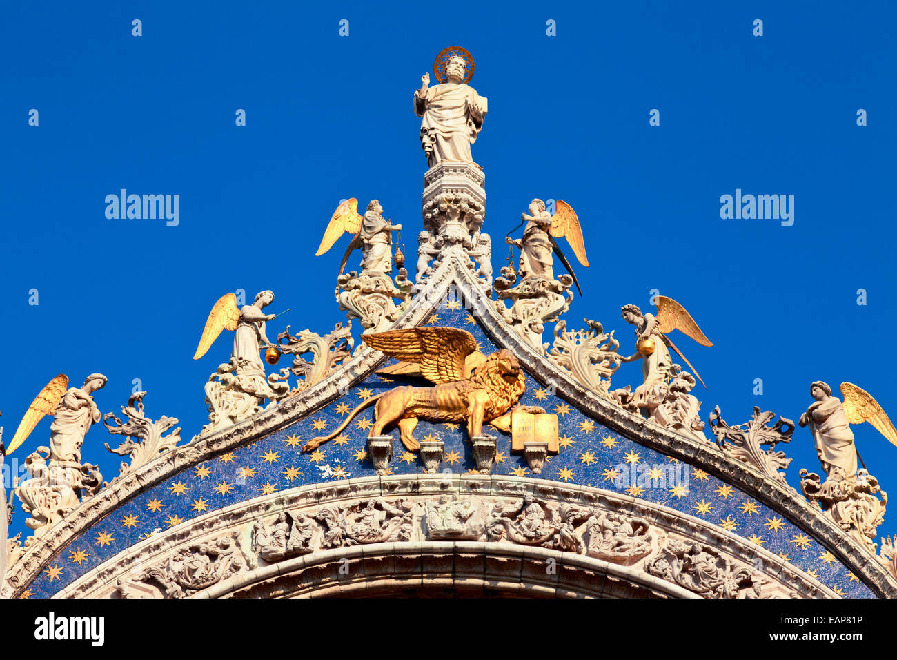 Auf dem Dach Detail der patriarchalische Kathedrale Basilica von San Marco in Venedig Stockfoto