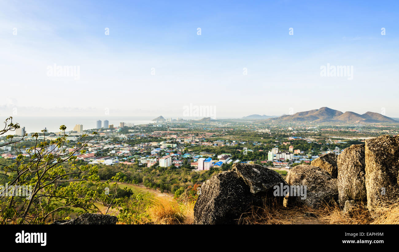 Erhöhte Ansicht Hua Hin Stadt am Morgen schöne Landschaft Stadt am Meer in Prachuap Khiri Khan Provinz von Thailand Stockfoto