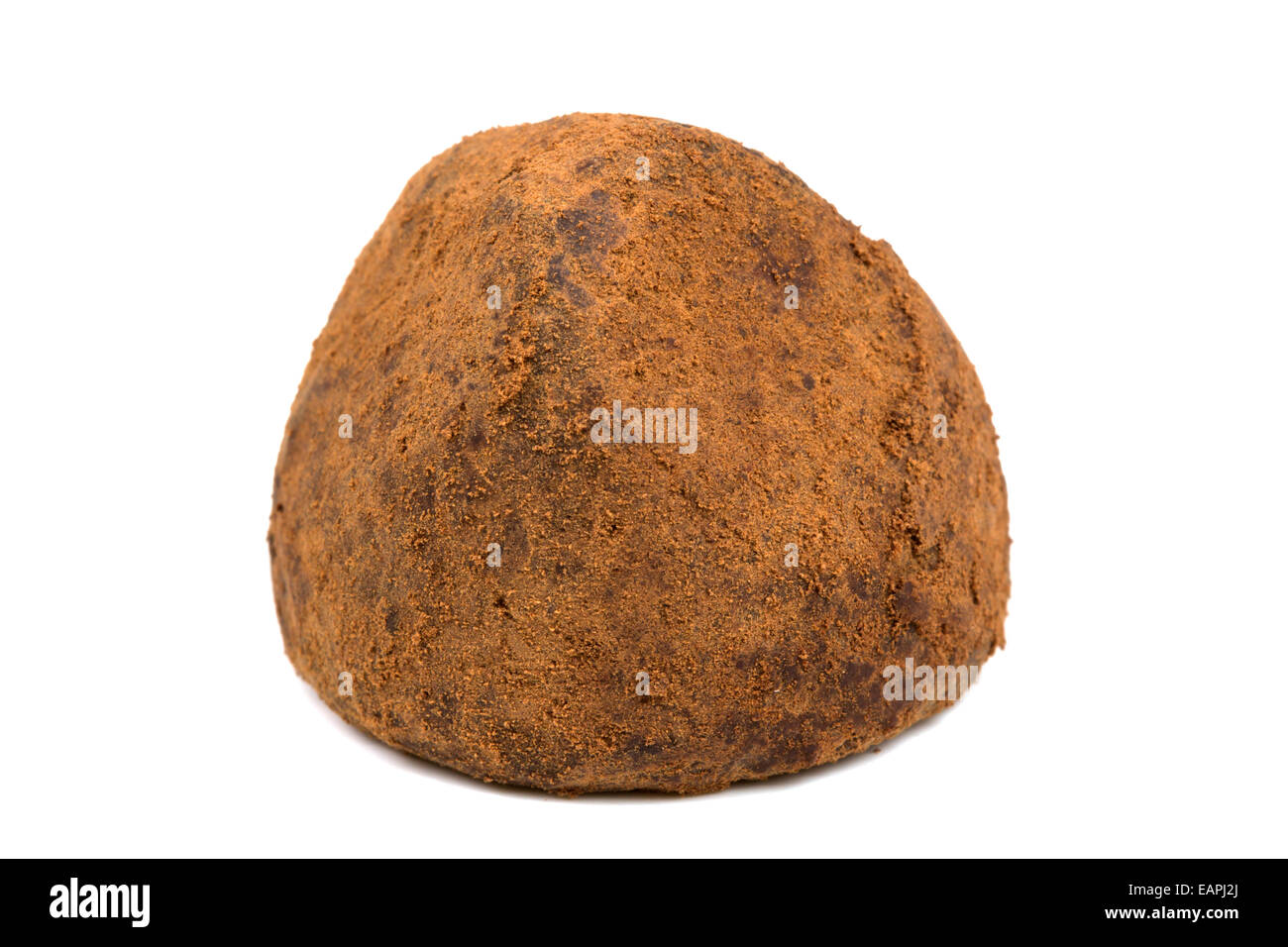 Schokoladentrüffel isoliert auf weißem Hintergrund Stockfoto