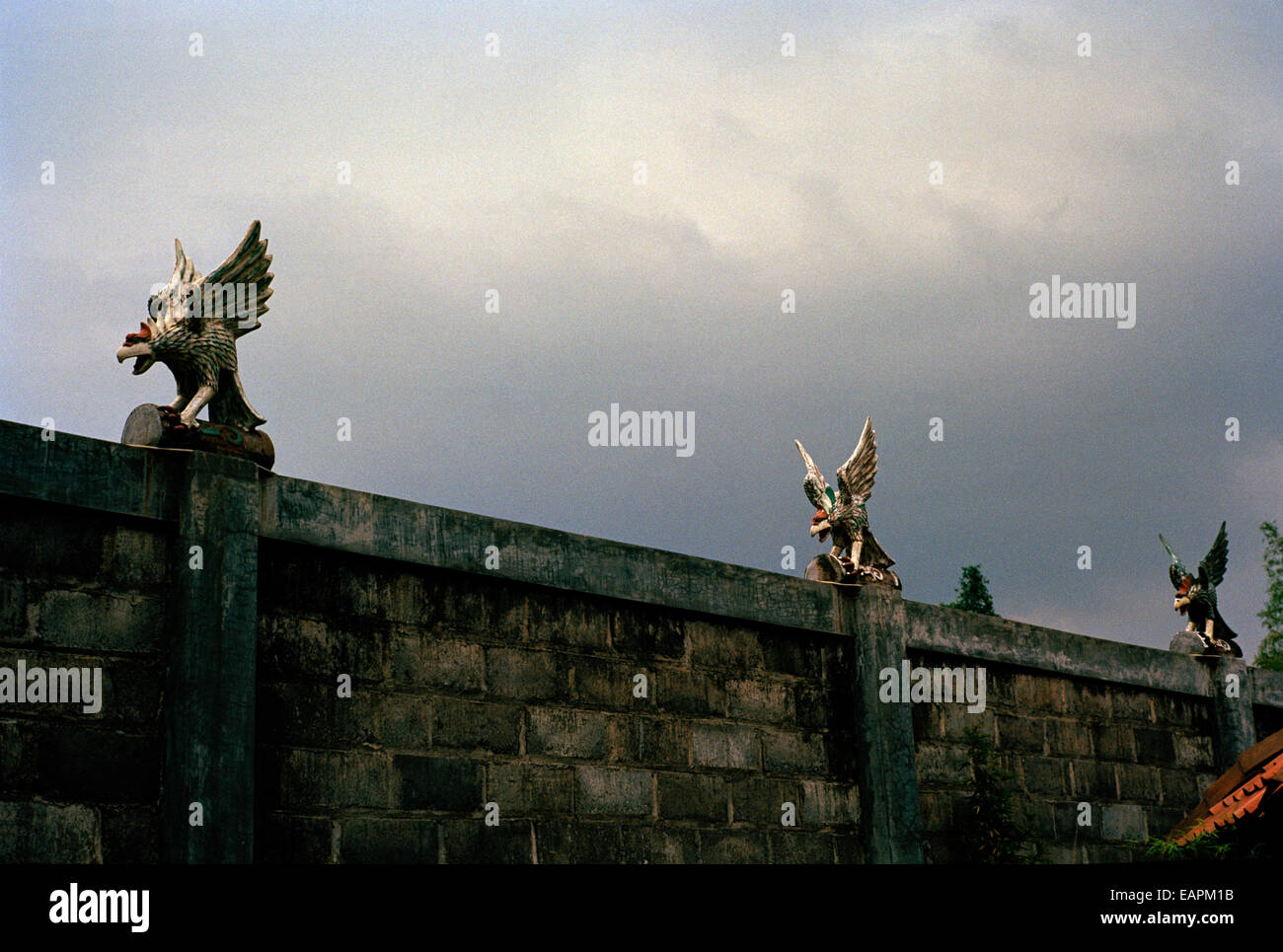 Dokumentarfilm Reisen Fotografie - Eagle Skulptur in Kota Gede in Yogyakarta auf Java in Indonesien Südostasien Fernost. Stockfoto