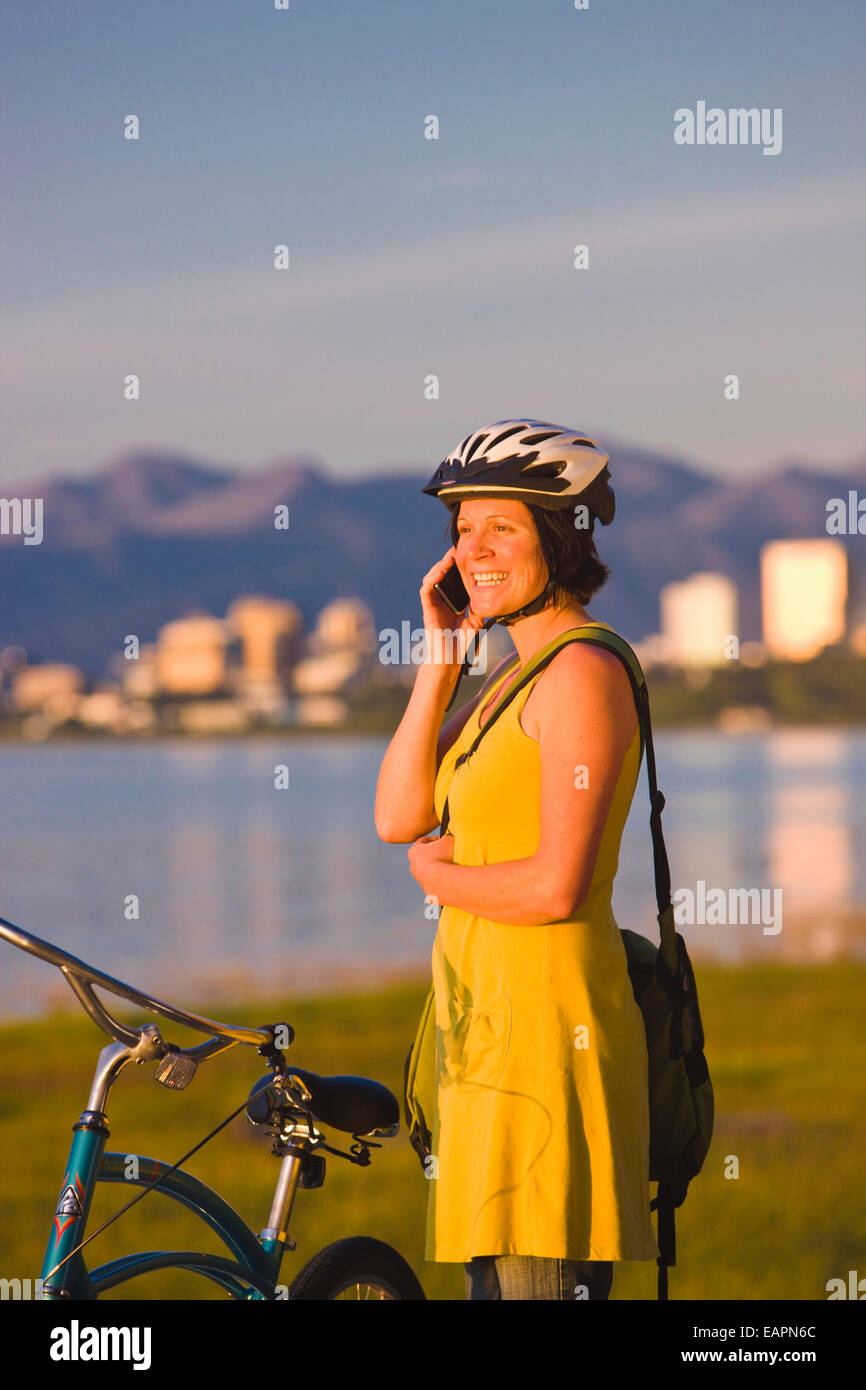 30er Jahre, Erwachsene, Alaska, Anchorage, Radfahrer, Radfahren Stockfoto