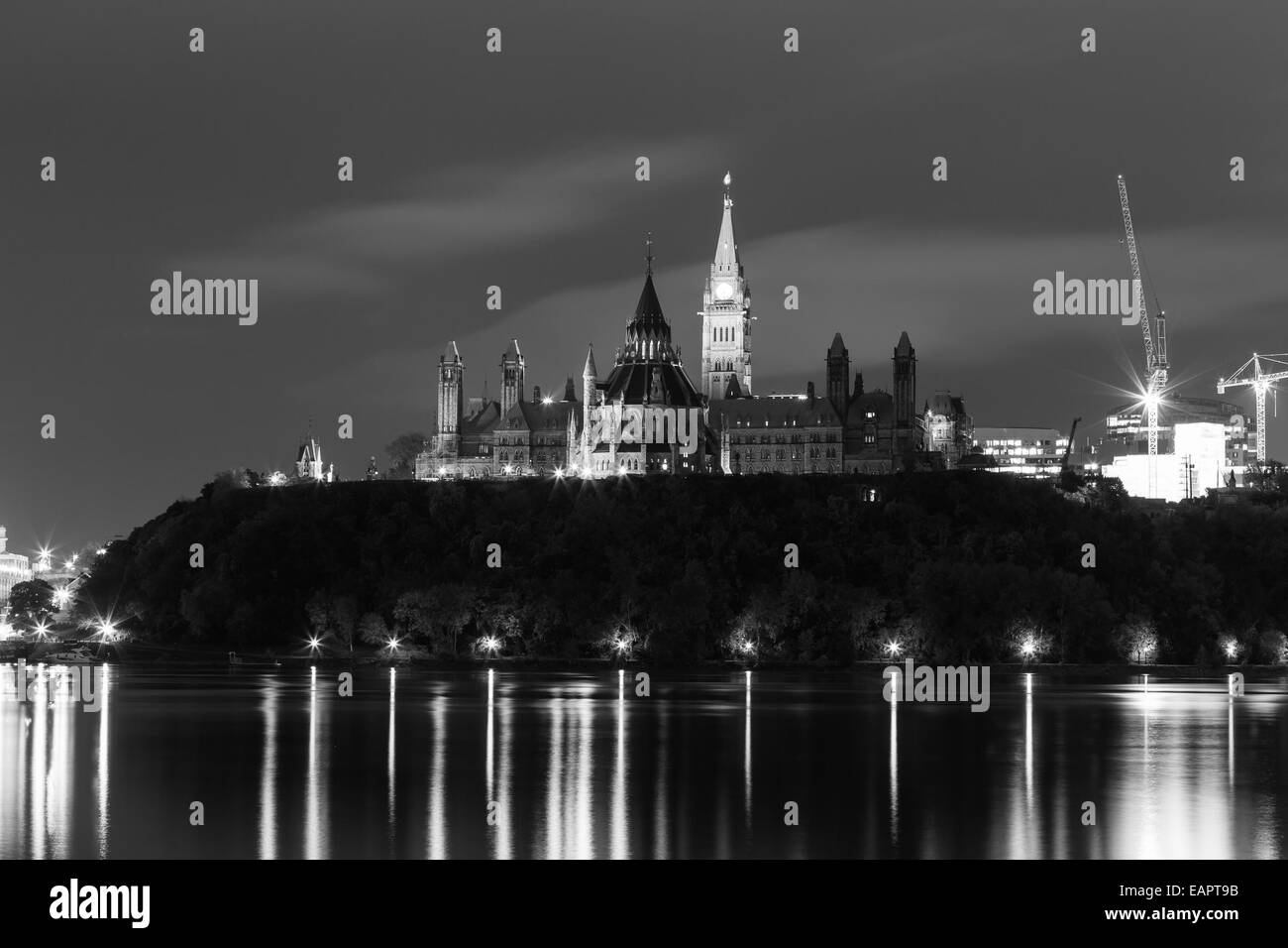 Parliament Hill in Ottawa in der Nacht mit Textfreiraum Stockfoto