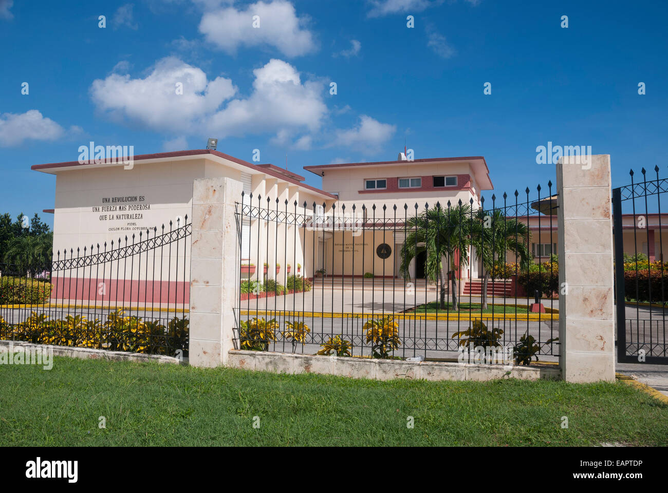 Die Landeszentrale der kubanische Zivilschutz befindet sich über der Bucht von Havanna in der Vorstadt von Casablanca Stockfoto