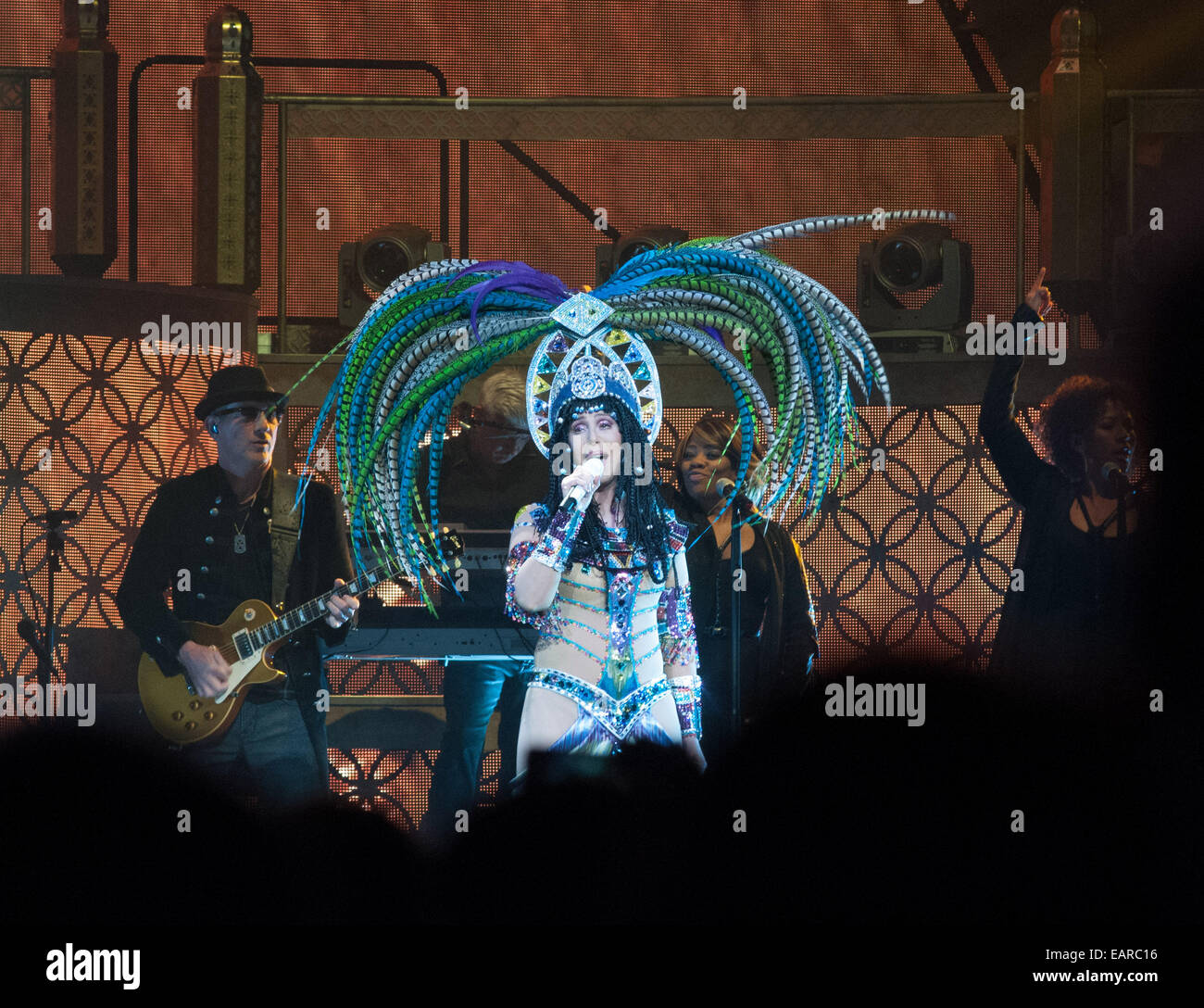 Die Göttin des Pop und der Pionier der weiblichen Rock, Cher, präsentiert ihre "Dressed To Kill" Tour 2014 im BB & T Center in Sunrise, Florida. US-amerikanischer Singer-Songwriter, tritt Cyndi Lauper Cher als ihre Öffnung Tat.  Mitwirkende: Cher wo: Sunrise, Florida, Un Stockfoto