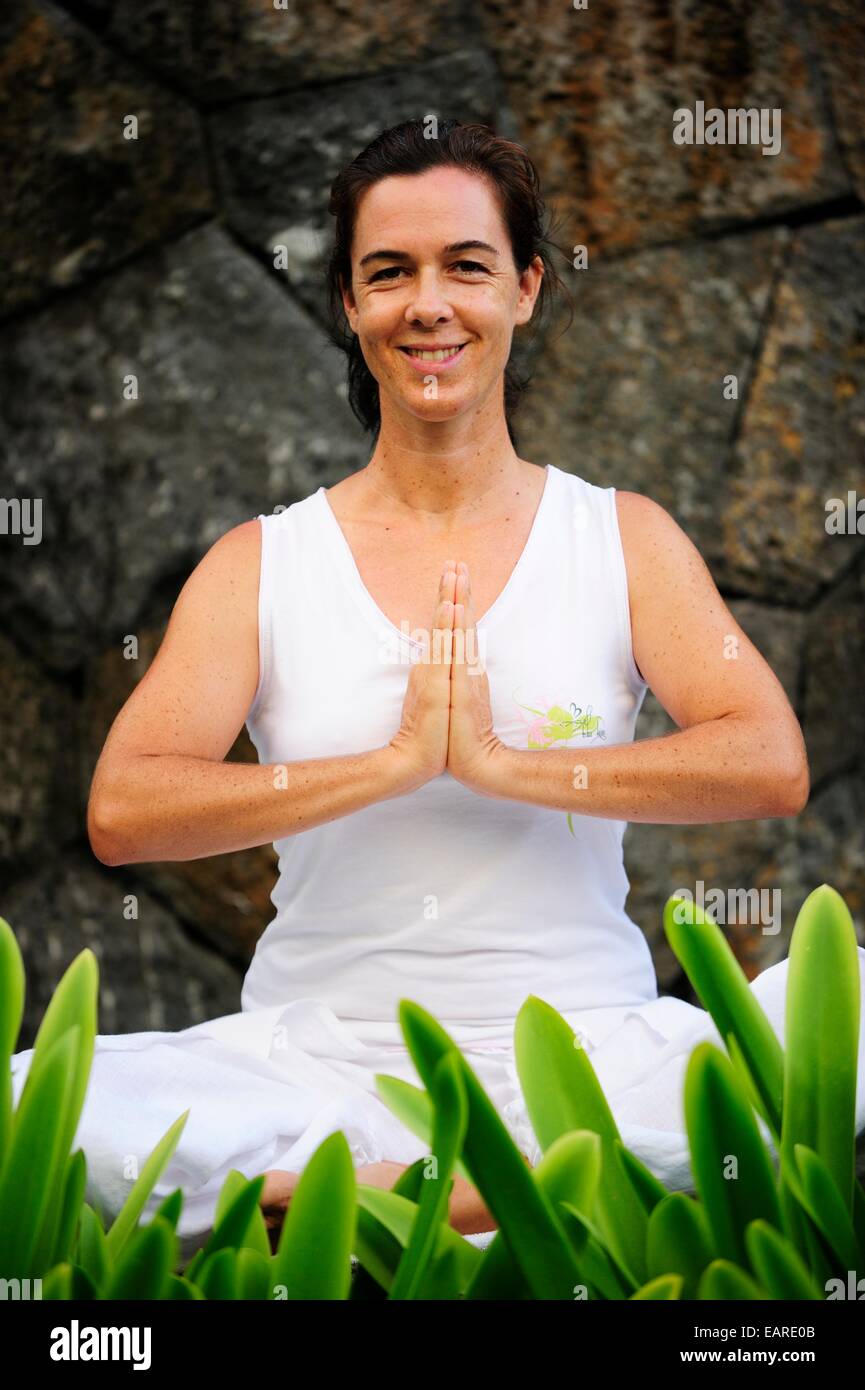 Frau, Anfang 40, yoga Stockfoto