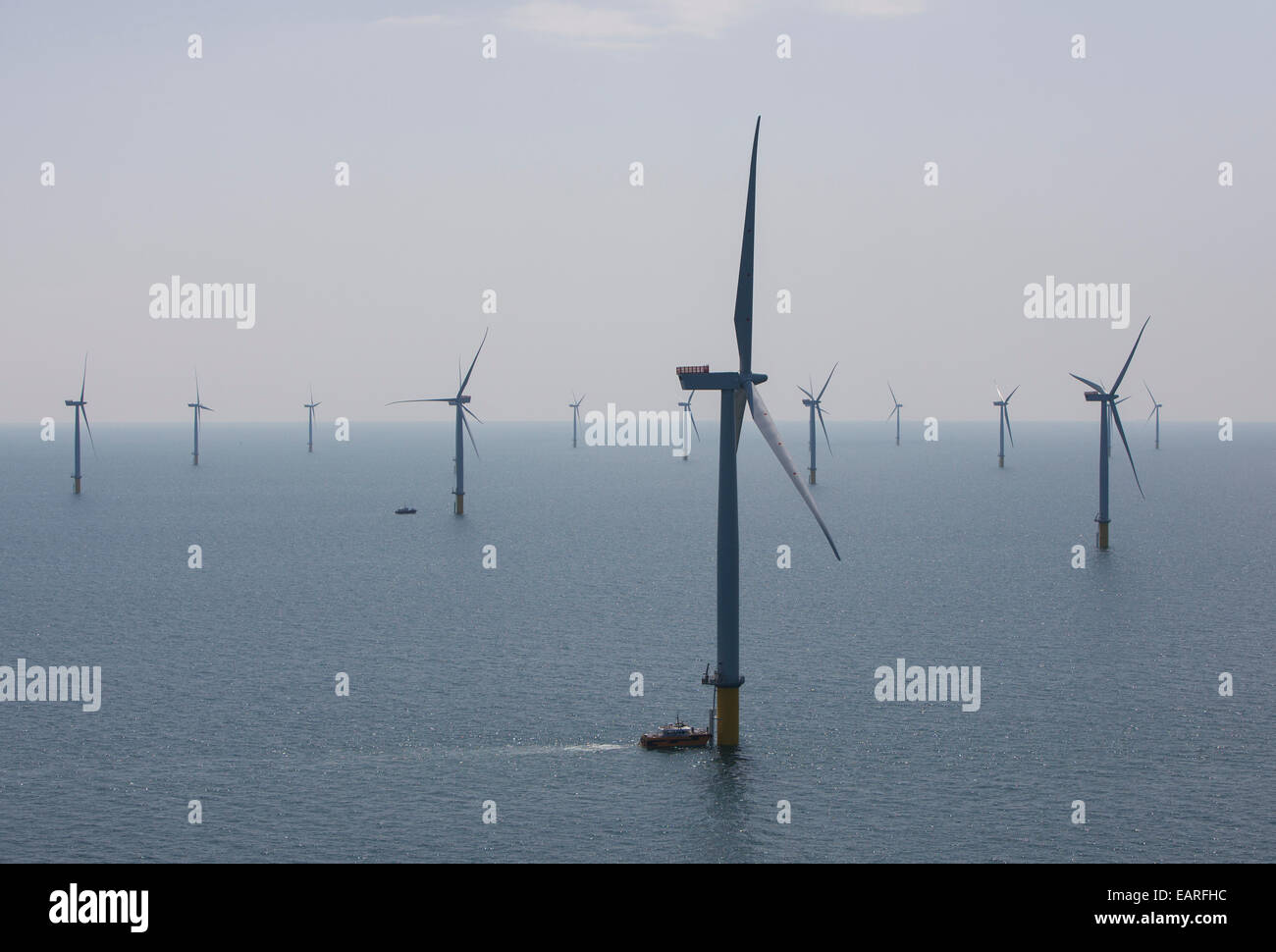 Windkraftanlagen Sie im Offshore-Windpark der Scottish Power, westlich von Offshore-Sands in der irischen See vor der Küste von Cumbria. Stockfoto