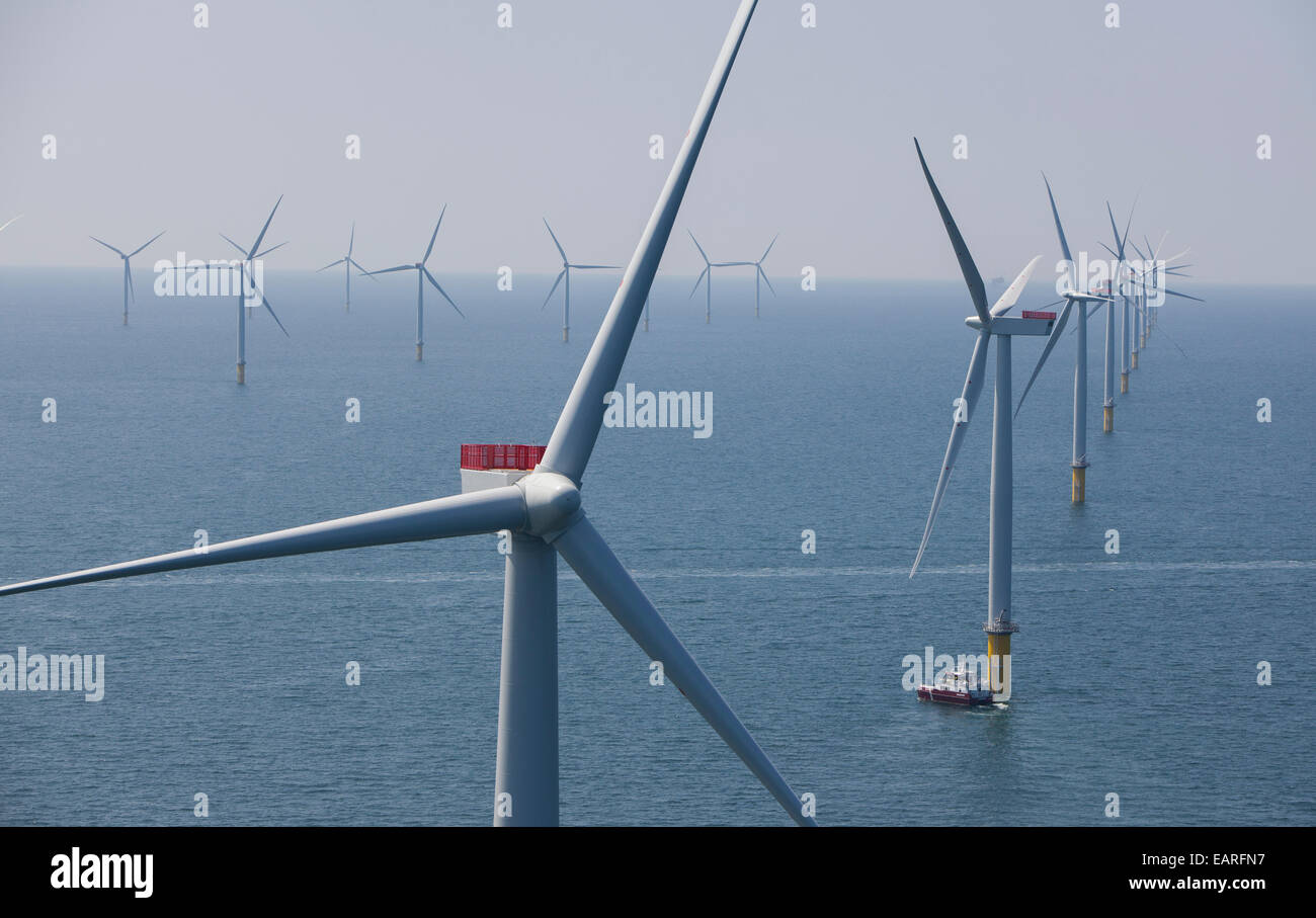 Windkraftanlagen Sie im Offshore-Windpark der Scottish Power, westlich von Offshore-Sands in der irischen See vor der Küste von Cumbria. Stockfoto