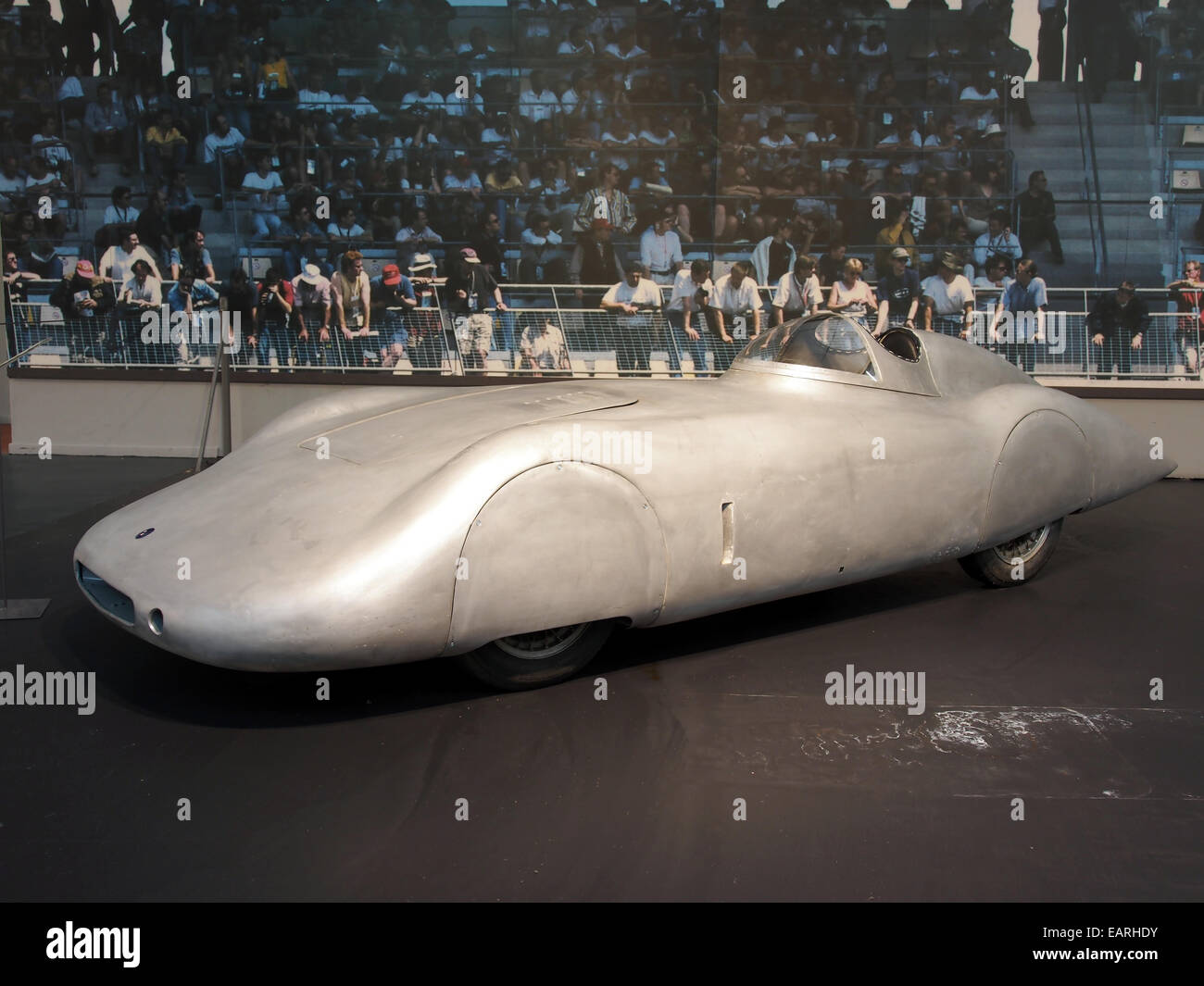Der 1955 TN Simpson Special Record ist ein Oldtimer mit einem Vierzylindermotor, der 140 PS produziert und eine Höchstgeschwindigkeit von 261 km/h erreicht Er stellt einen bedeutenden Erfolg in der Automobilleistung Mitte des 20. Jahrhunderts dar. Stockfoto
