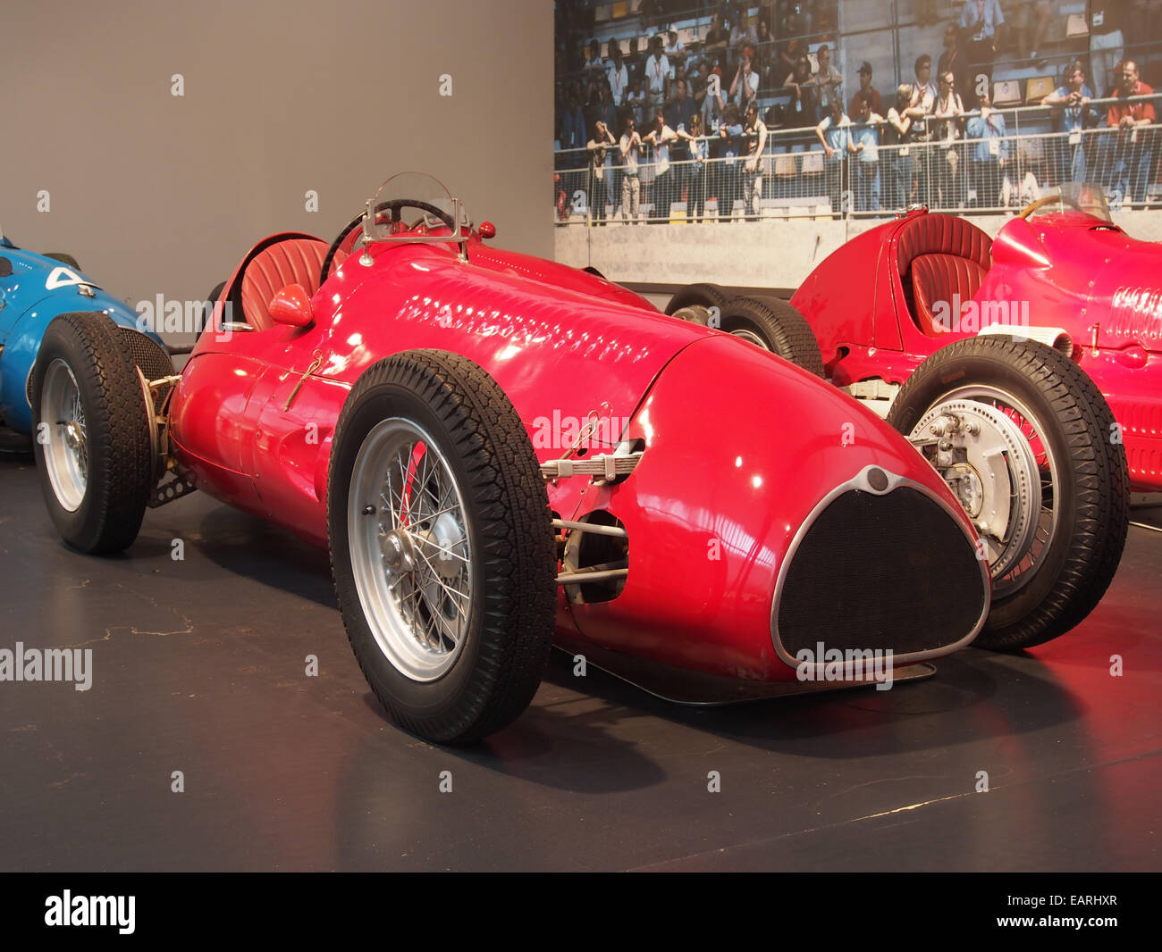 Der Maserati GP 4CL 1939 ist ein historischer Formel-1-Wagen mit 4-Zylinder-Motor, 1492 cm3 Hubraum und einer Höchstgeschwindigkeit von 230 km/h. Mit seinem einzigartigen Design und seiner Technik steht er für die goldene Ära des Rennsports. Stockfoto