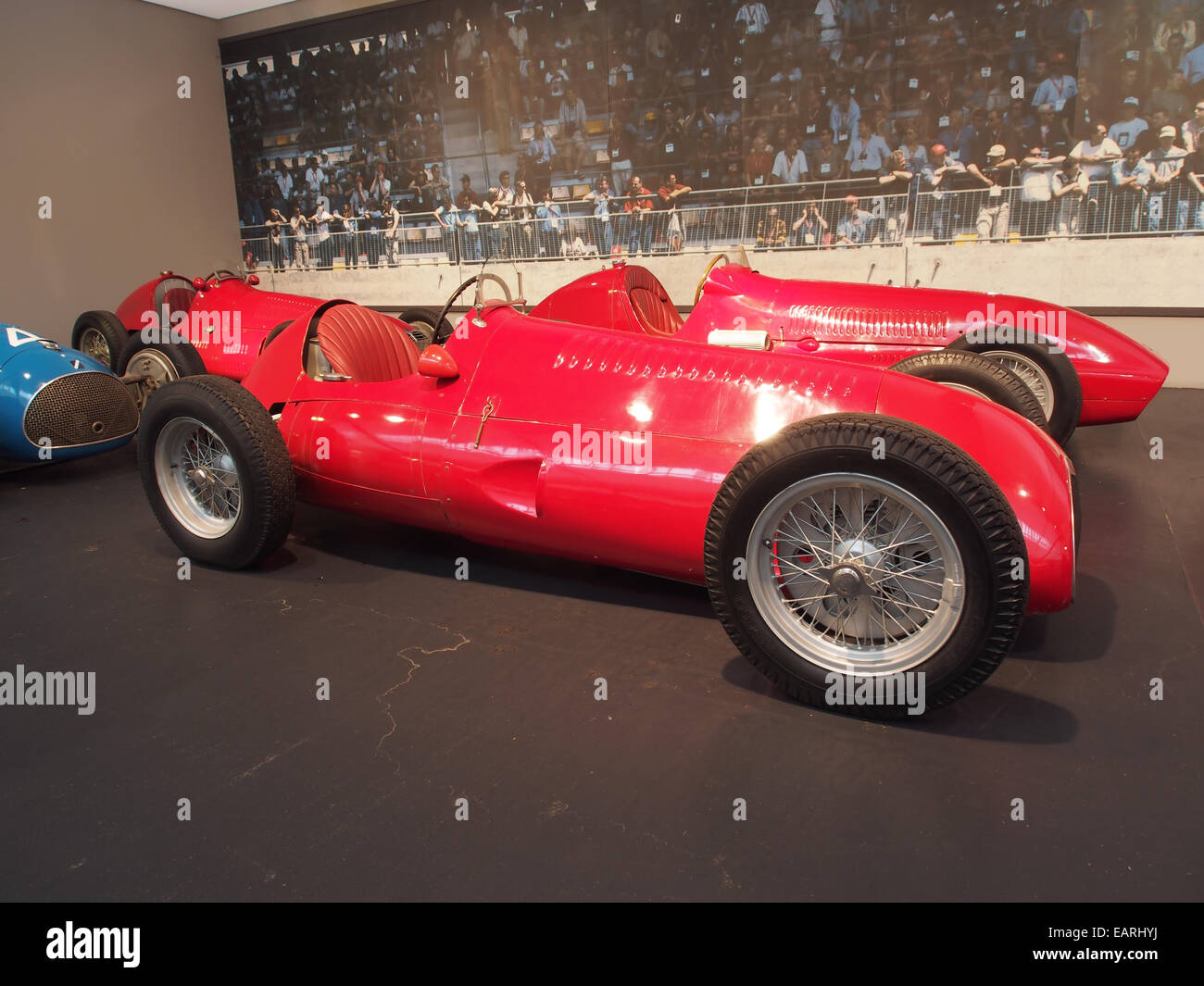 Ein 1939 Maserati GP 4CL, ein historischer Grand Prix-Rennwagen, der von einem Vierzylindermotor angetrieben wird. Dieses Fahrzeug war vor dem Zweiten Weltkrieg für seine Geschwindigkeit und seine exzellente Ingenieurskunst bekannt. Stockfoto