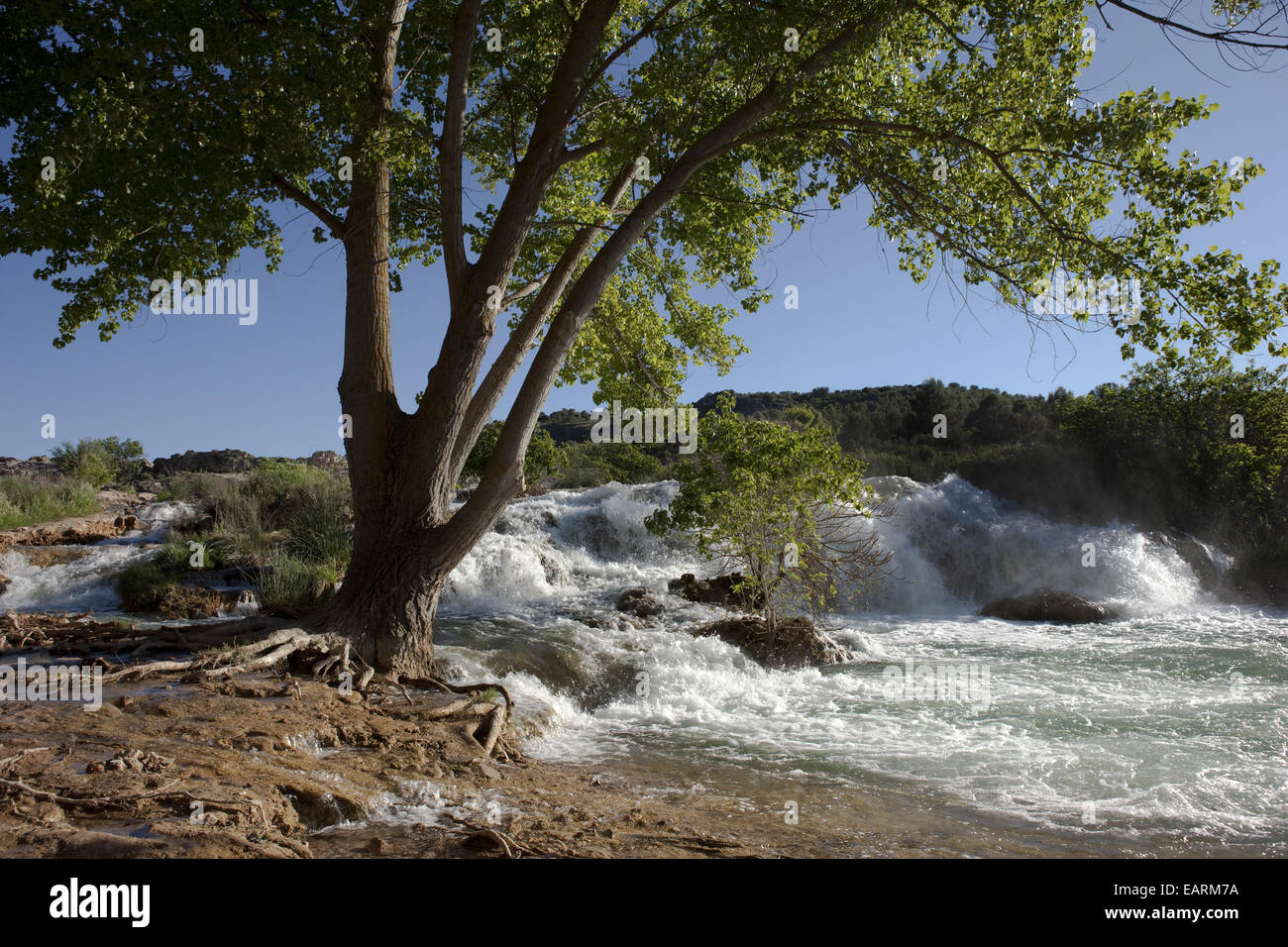 Tropfen Wasser ein bis eine weitere Lücke in der Nationalpark Las Lagunas de Ruidera Stockfoto