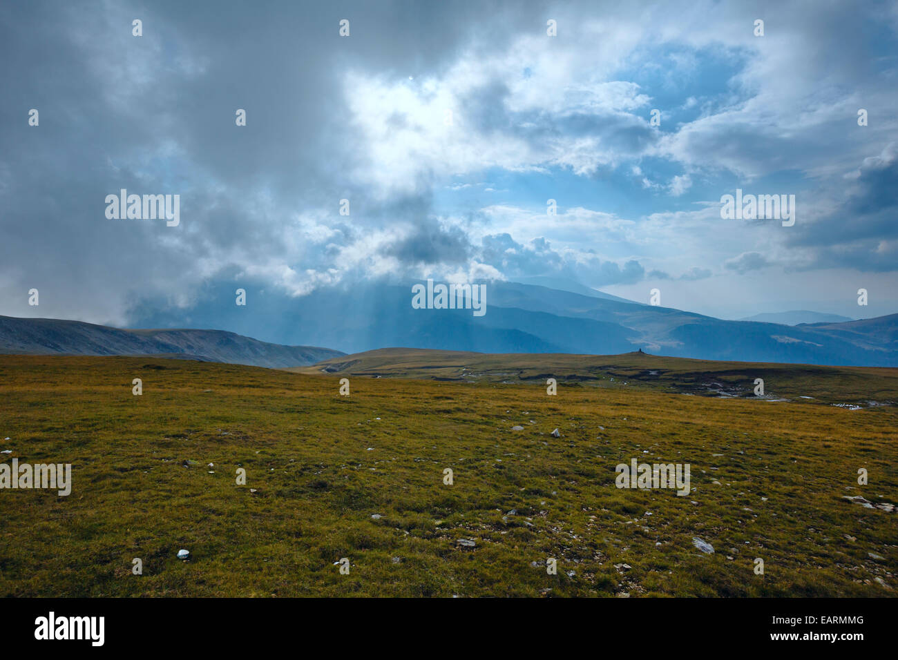 Sommer-Ansicht von Transalpina Straße (südlichen Karpaten, Rumänien). Stockfoto