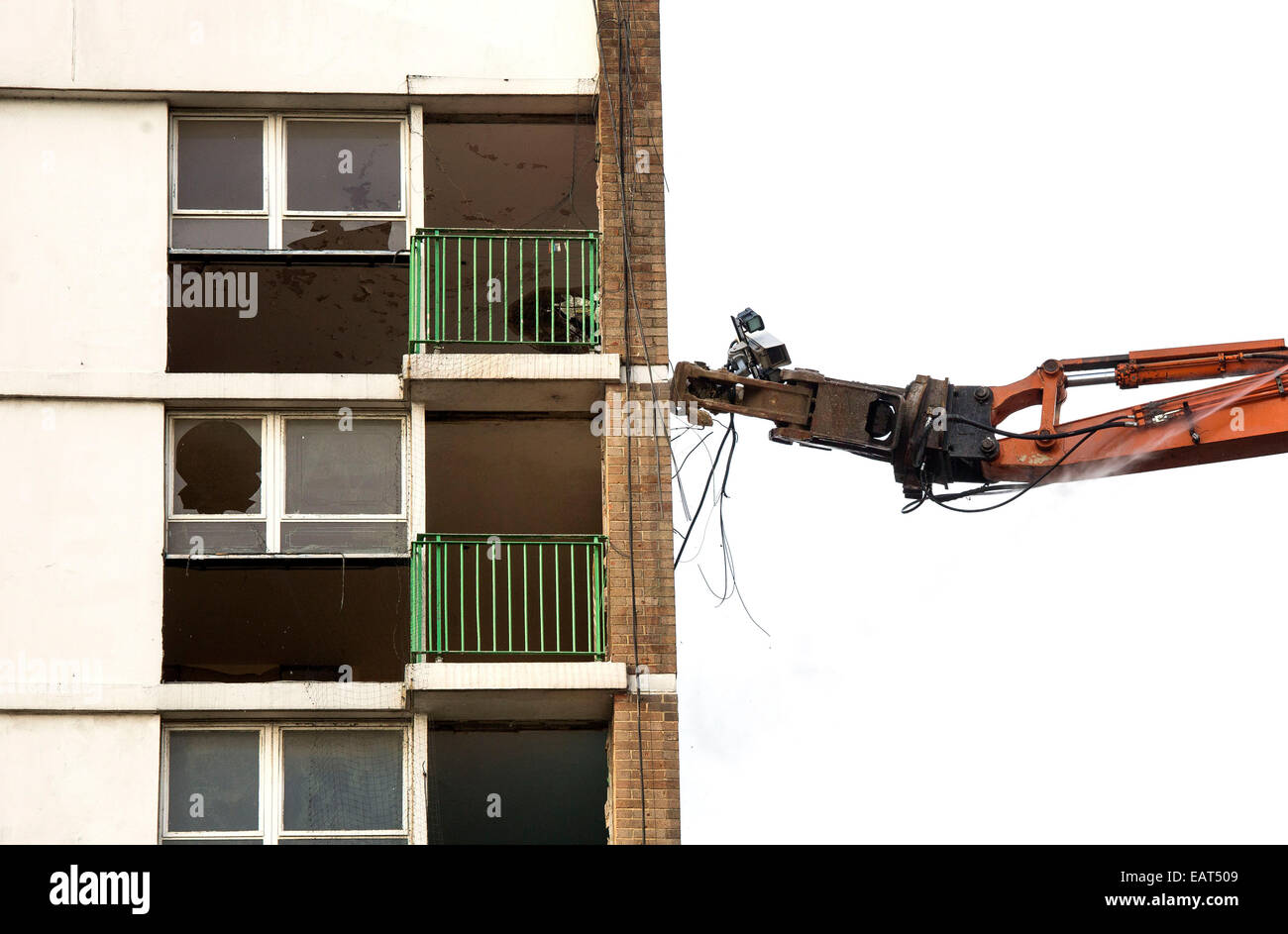 Abriss der letzten der berühmten East London Tower Blöcke wie im Film Made In Dagenham und Aquarium. Stockfoto