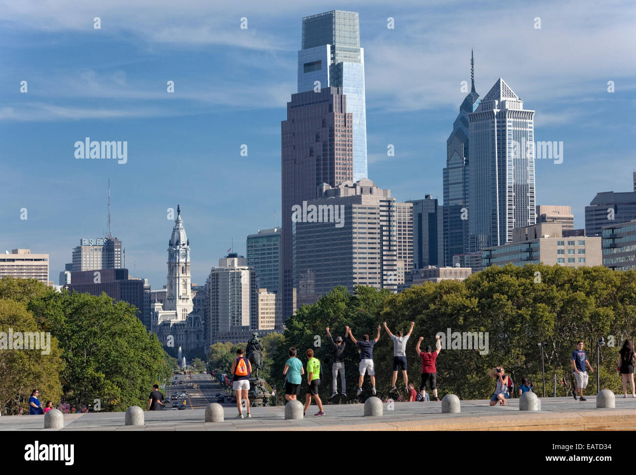 Blick auf Downtown Philadelphia von den Stufen des Kunstmuseums (wo sie aus der original-Film "Rocky.") Stockfoto