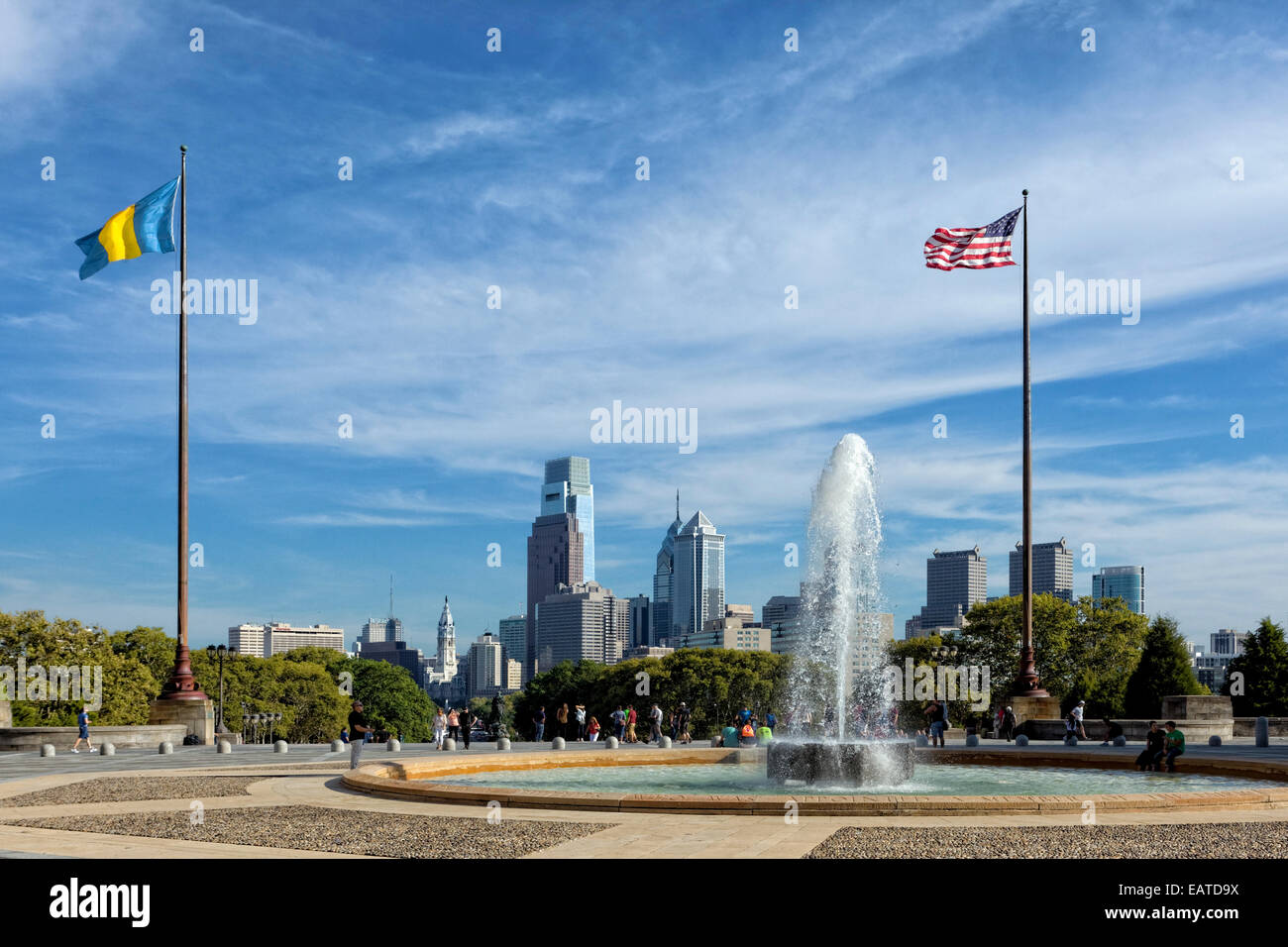 Blick auf Downtown Philadelphia von den Stufen des Kunstmuseums Stockfoto