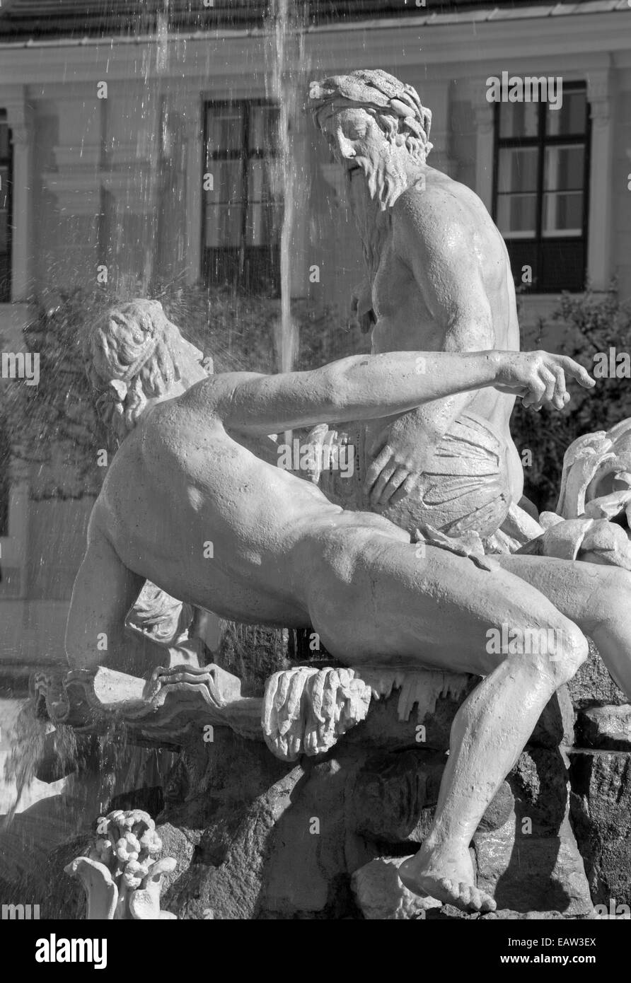 Wien - der Brunnen auf dem Vorplatz Schönbrunn Stockfoto