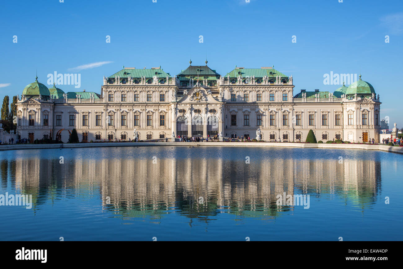 Wien, Österreich - 19. Oktober 2014: Schloss Belvedere im Abendlicht Stockfoto